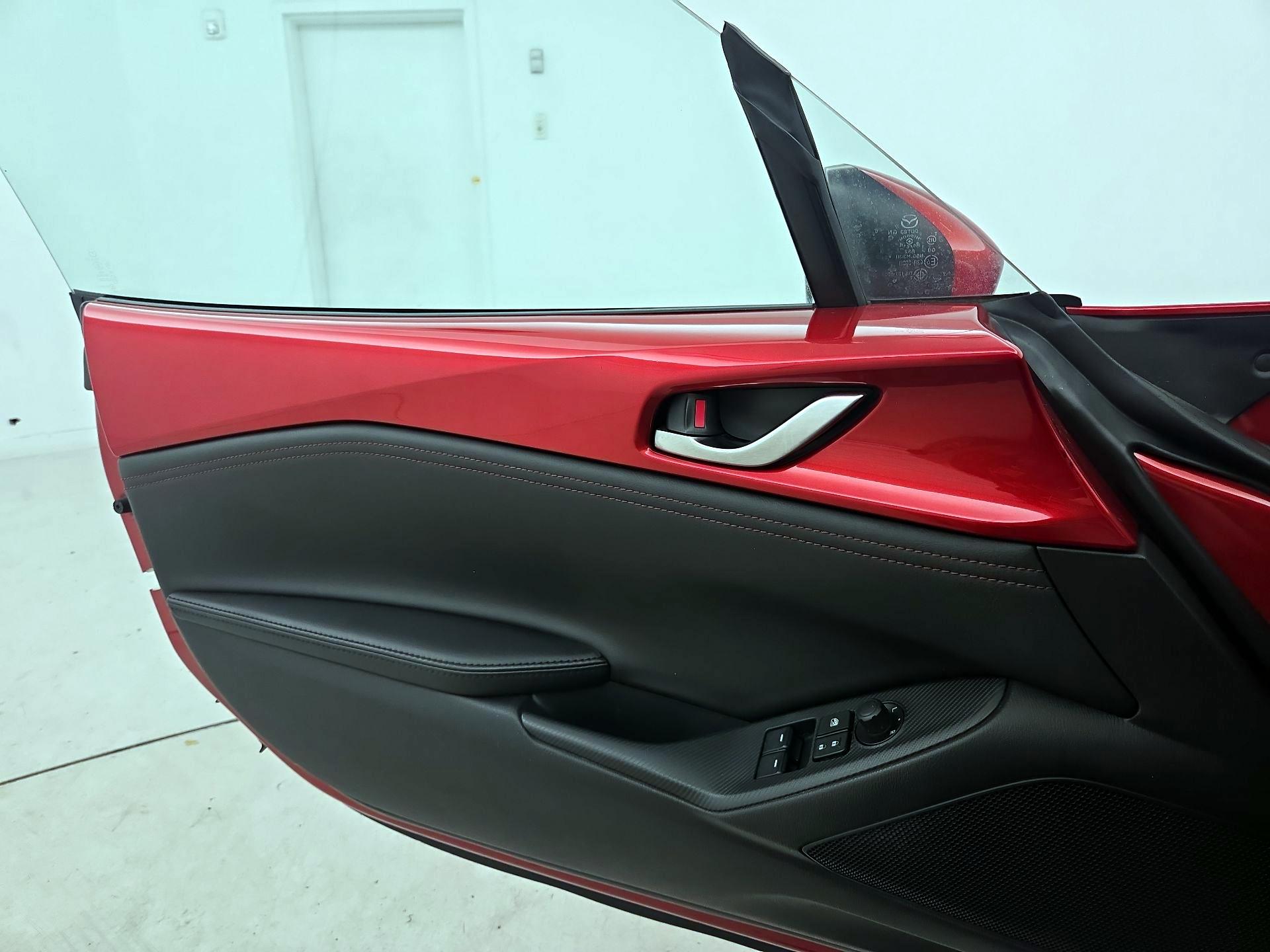 Thumbnail: 2016 Mazda MX-5 Miata - 12