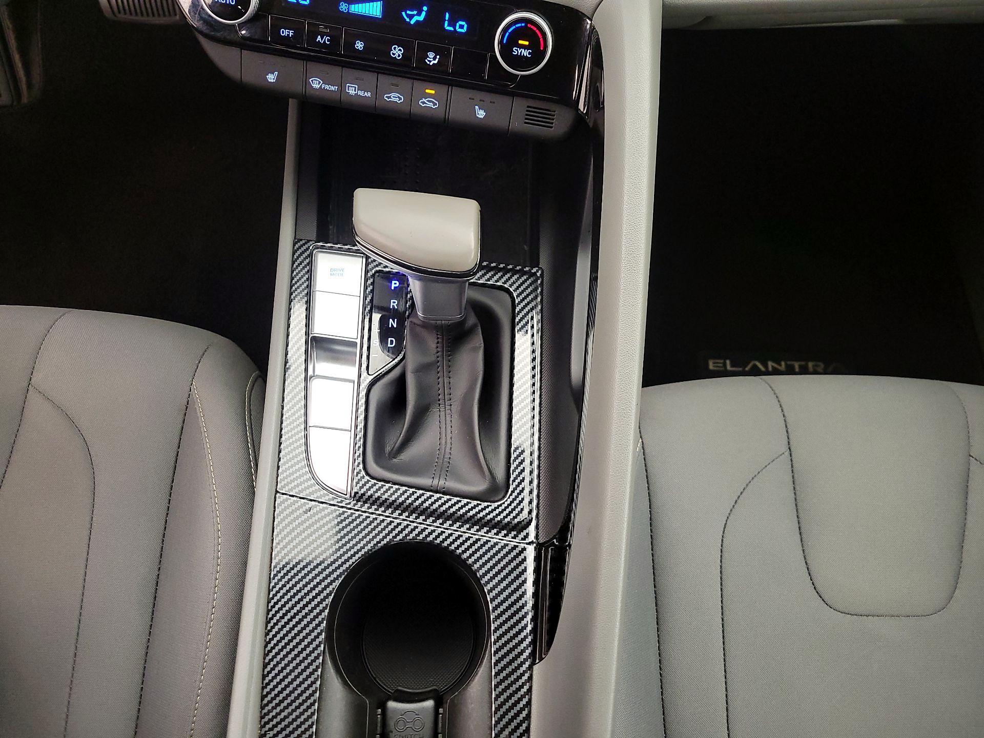 Thumbnail: 2022 Hyundai Elantra - 18