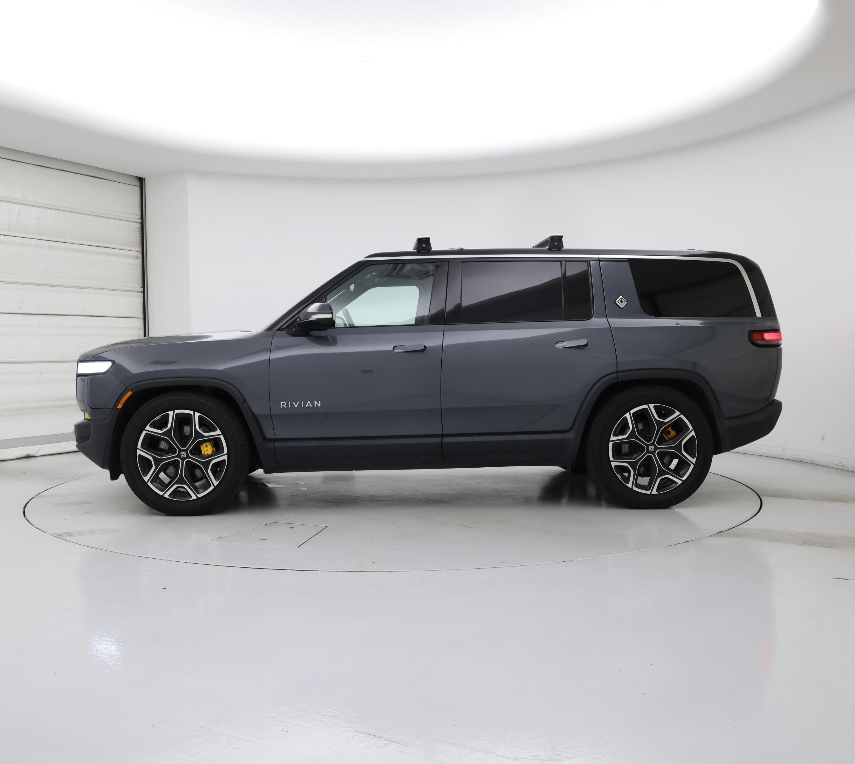 Thumbnail: 2023 Rivian R1S - 3