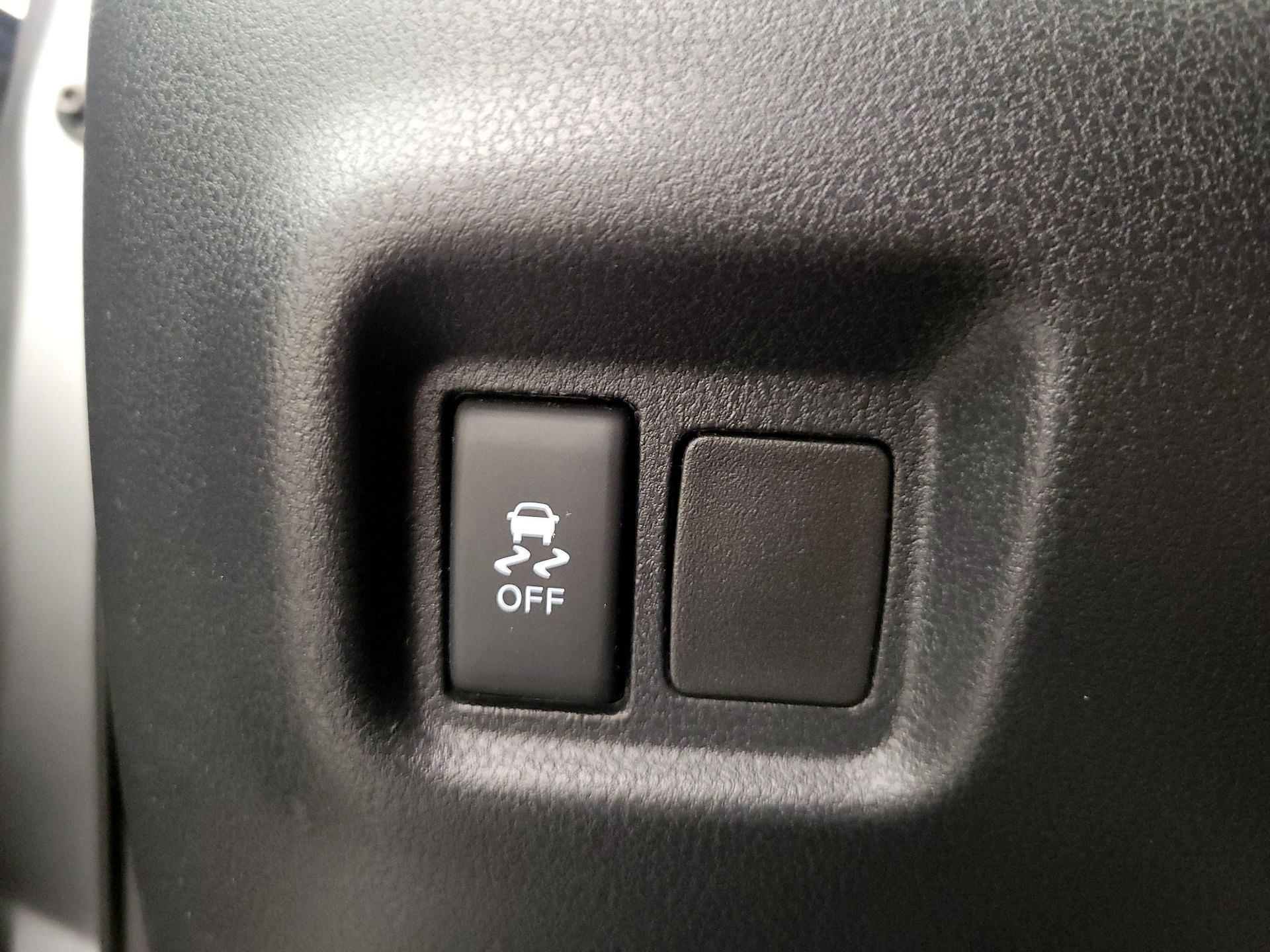 Thumbnail: 2014 Nissan Versa Note - 13