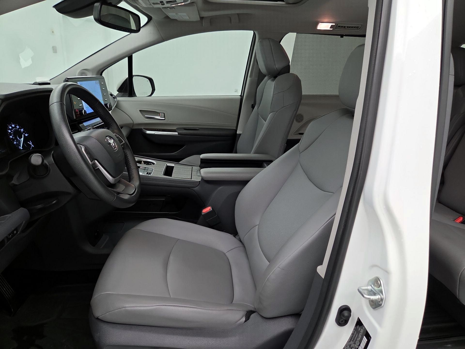 Thumbnail: 2021 Toyota Sienna - 11