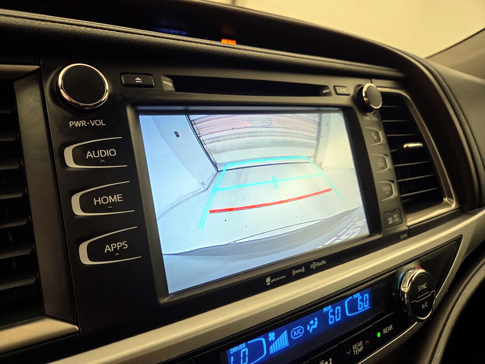 Thumbnail: 2019 Toyota Highlander - 15