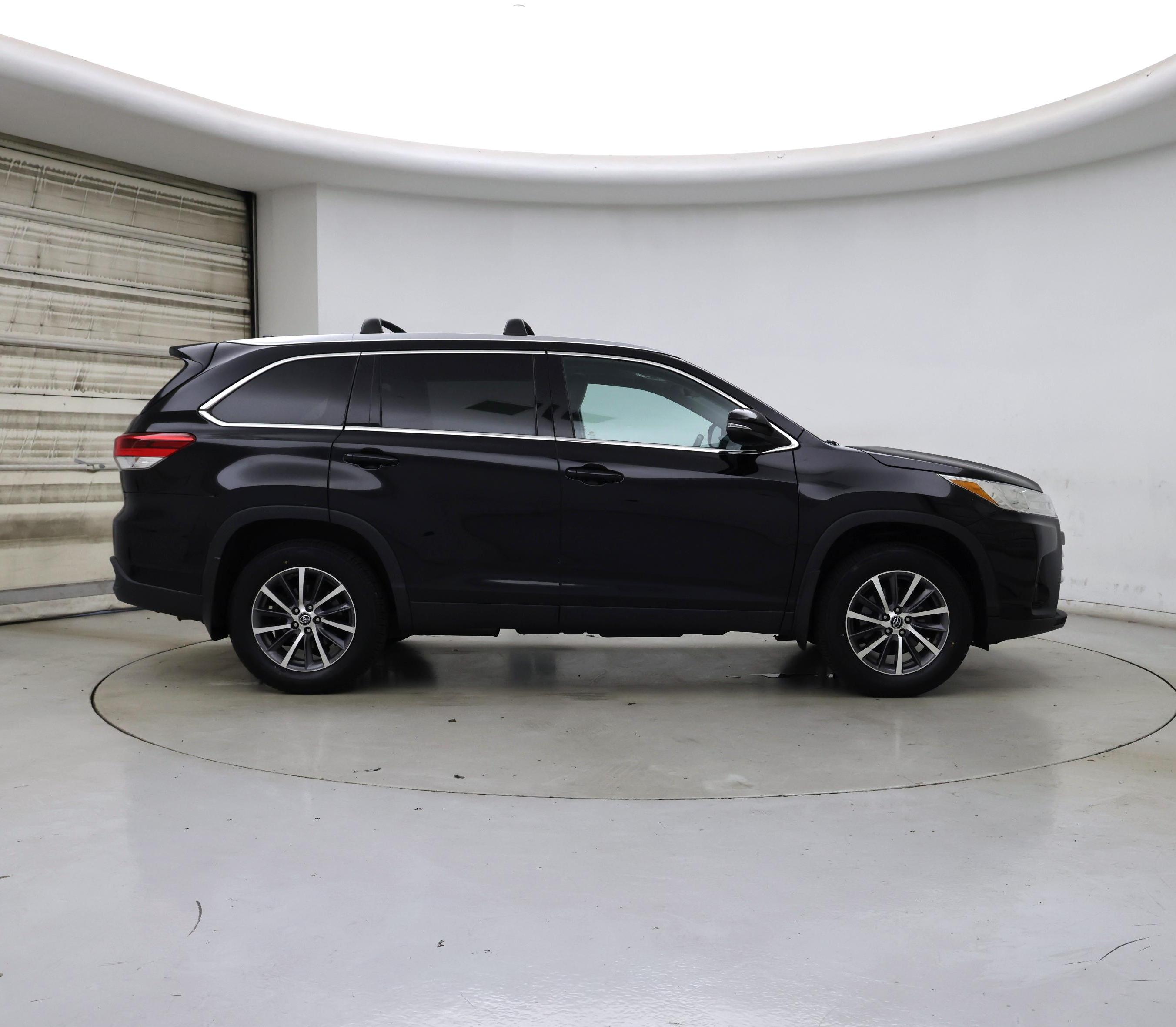 Thumbnail: 2019 Toyota Highlander - 7
