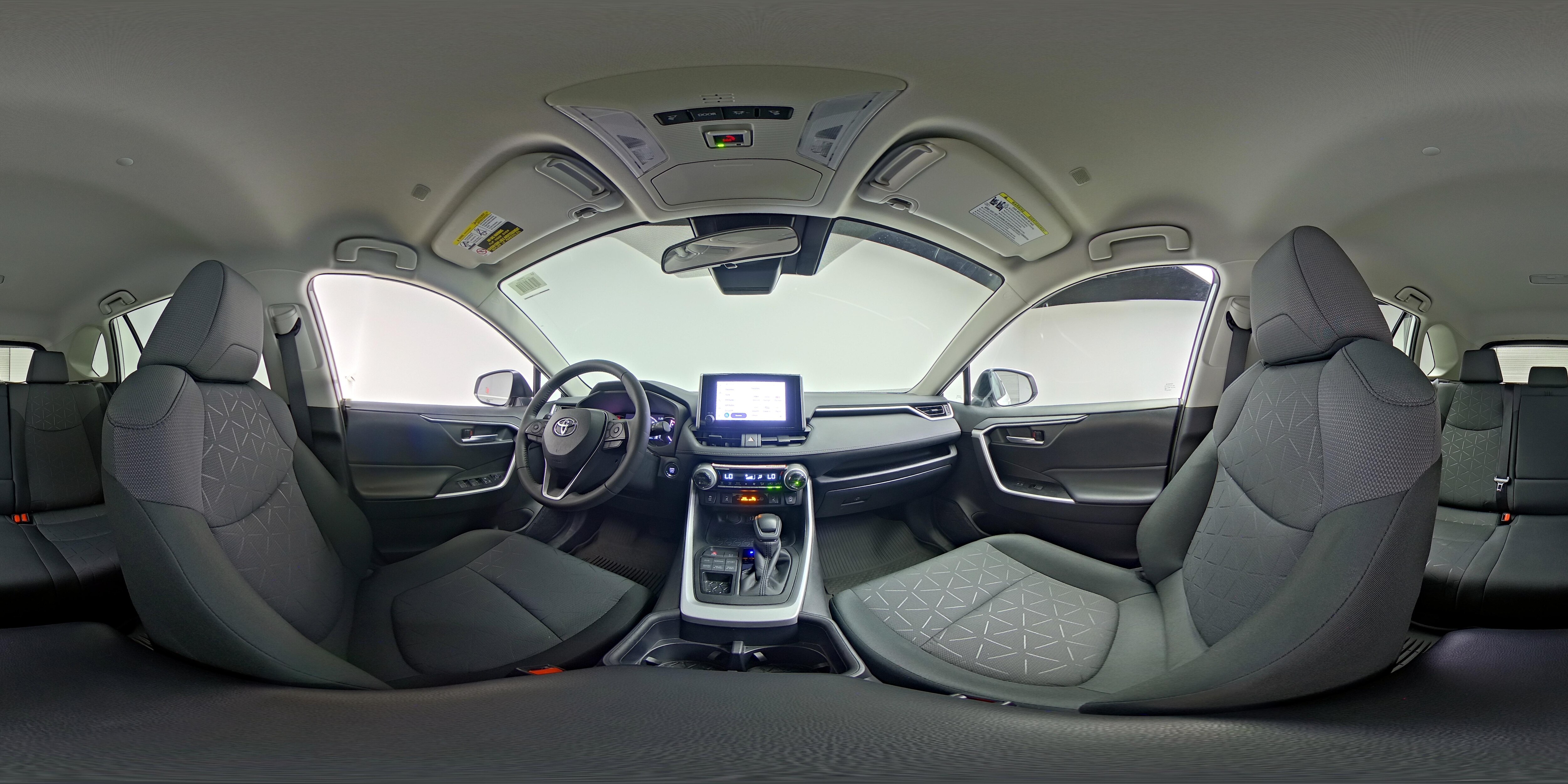 2025 Toyota RAV4 XLE - Photo 25