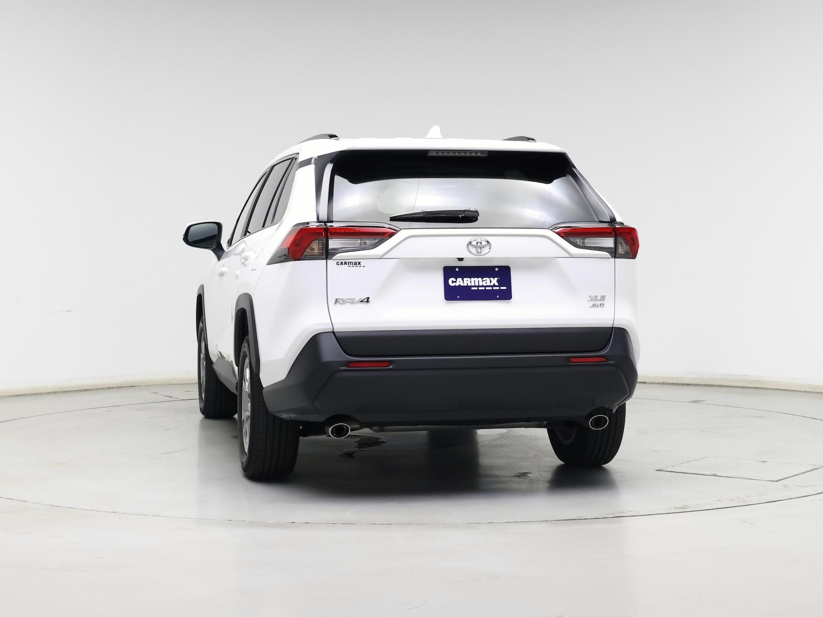 2025 Toyota RAV4 XLE - Photo 7