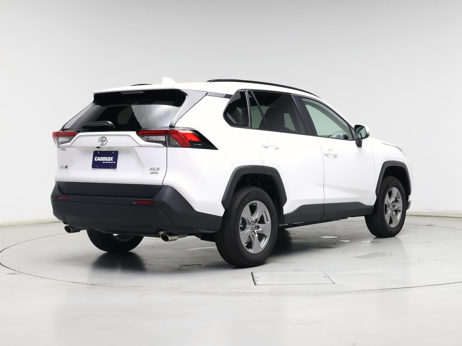 2025 Toyota RAV4 XLE - Photo 9