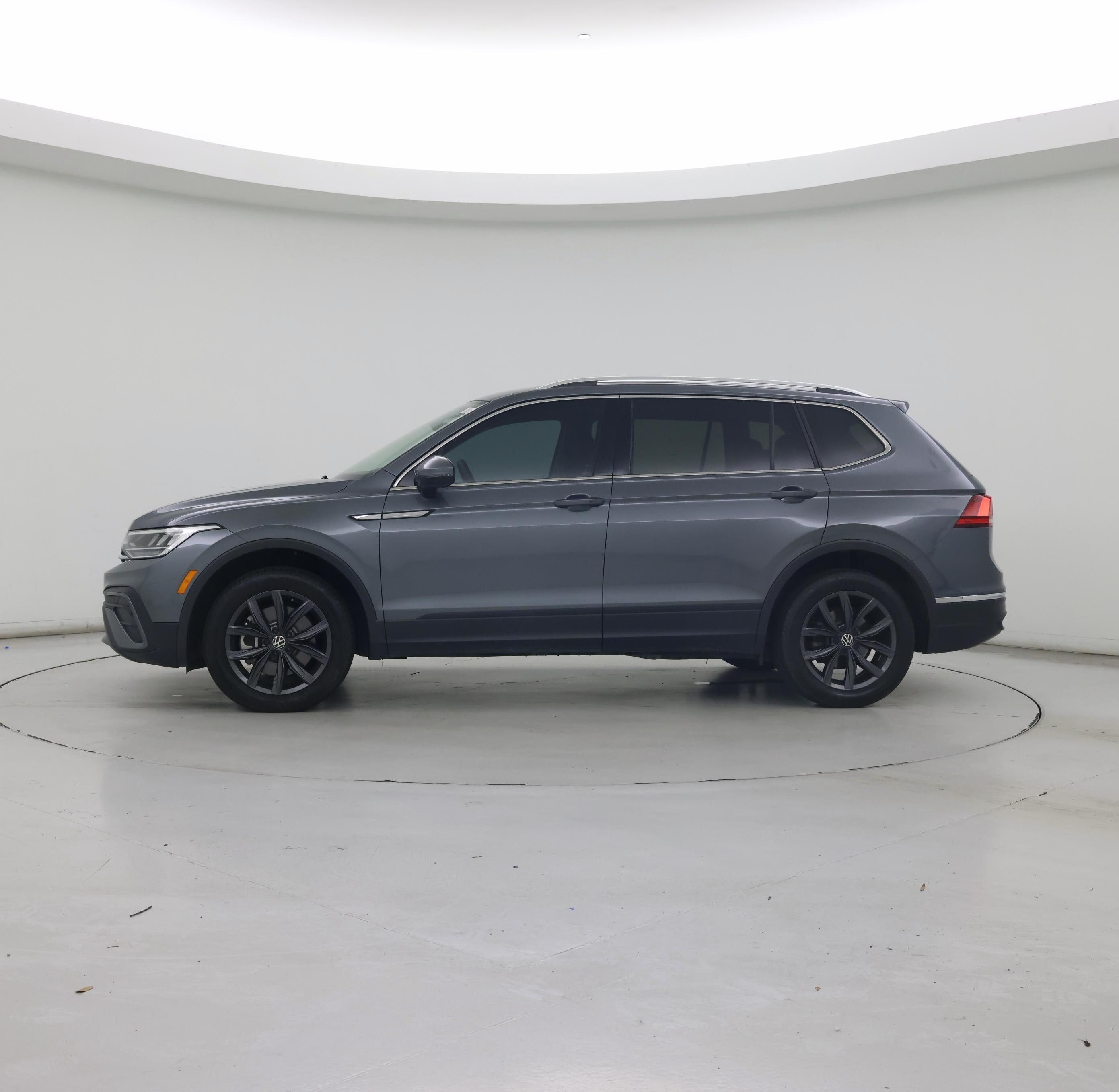 Thumbnail: 2023 Volkswagen Tiguan - 3