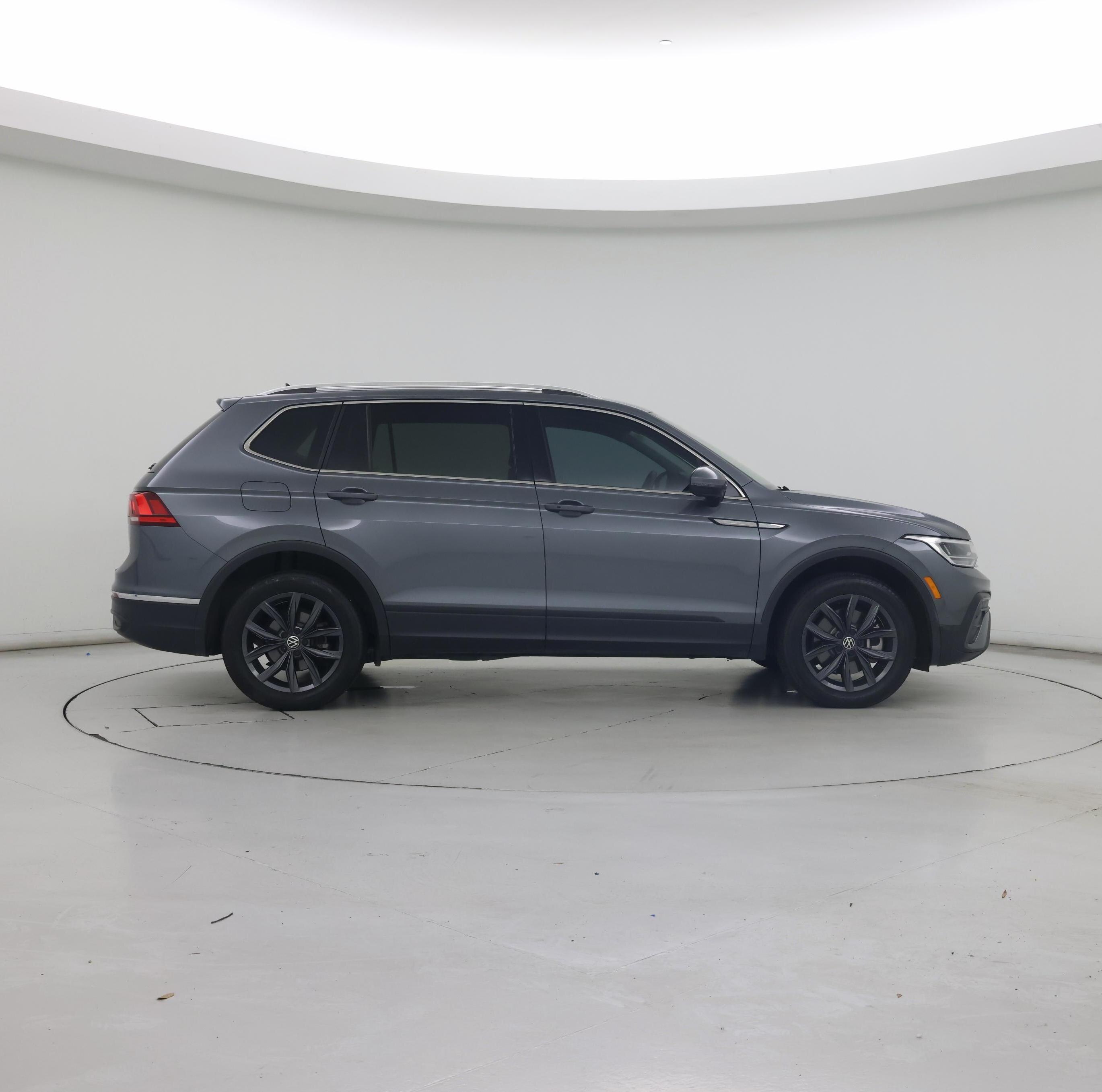 Thumbnail: 2023 Volkswagen Tiguan - 7