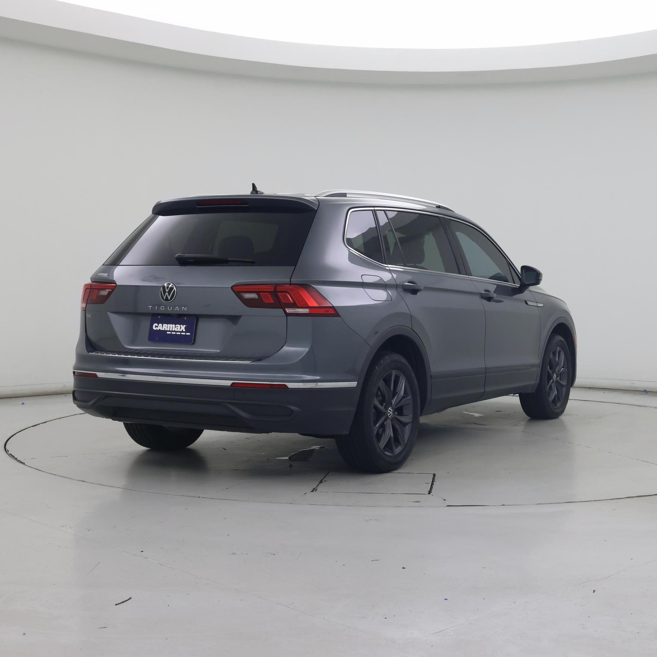 Thumbnail: 2023 Volkswagen Tiguan - 8