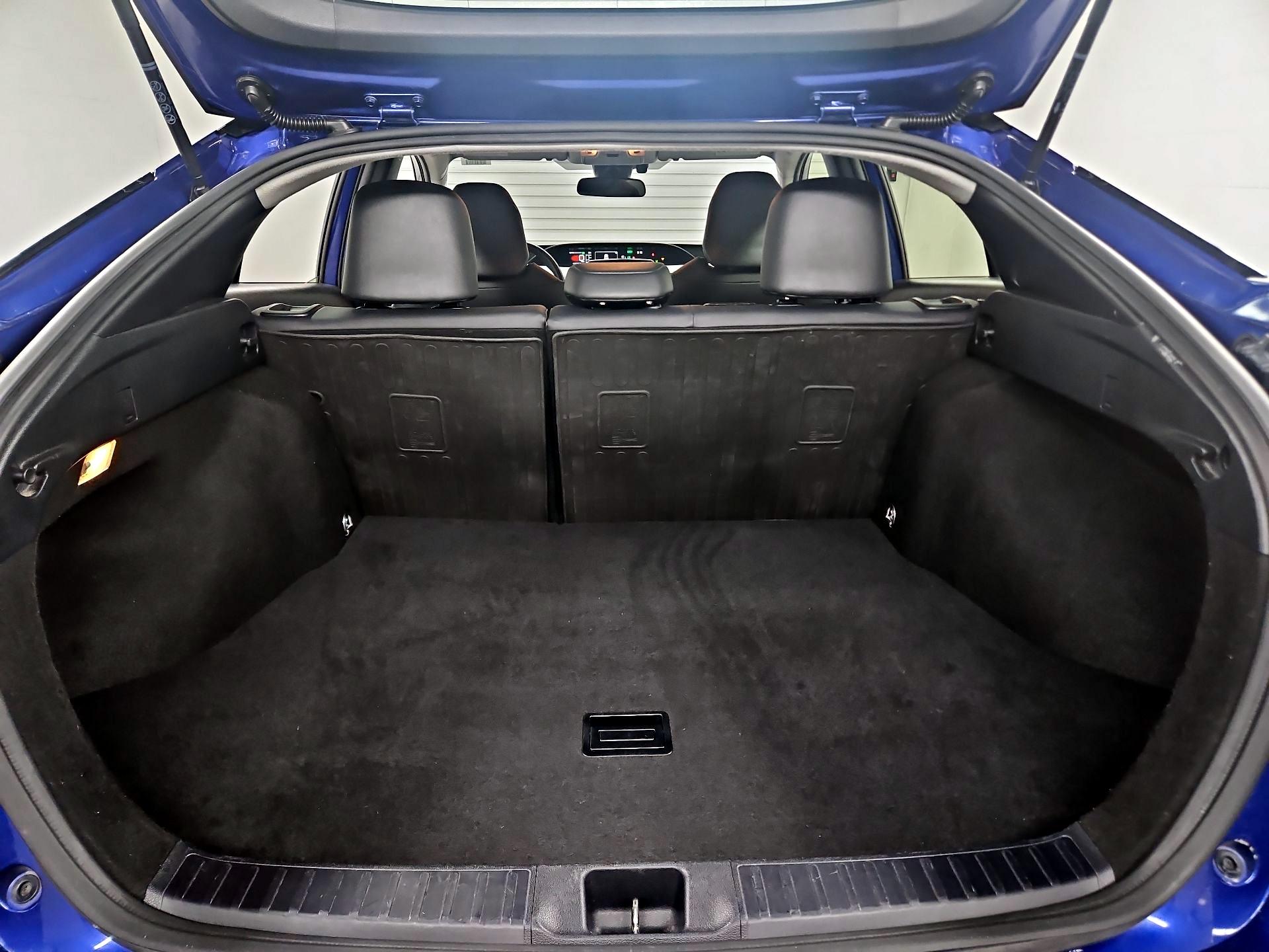 Thumbnail: 2016 Toyota Prius - 20
