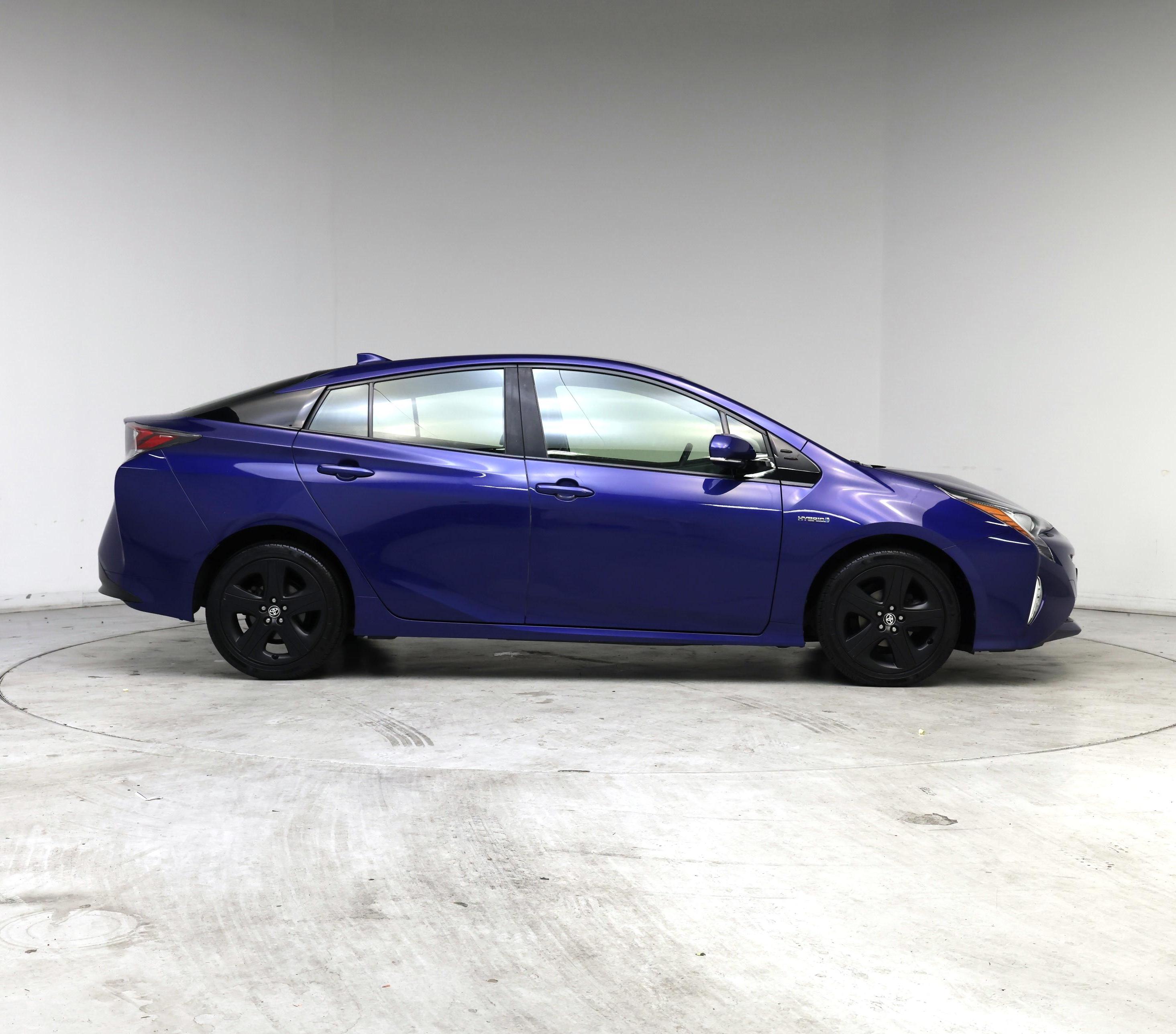 Thumbnail: 2016 Toyota Prius - 7