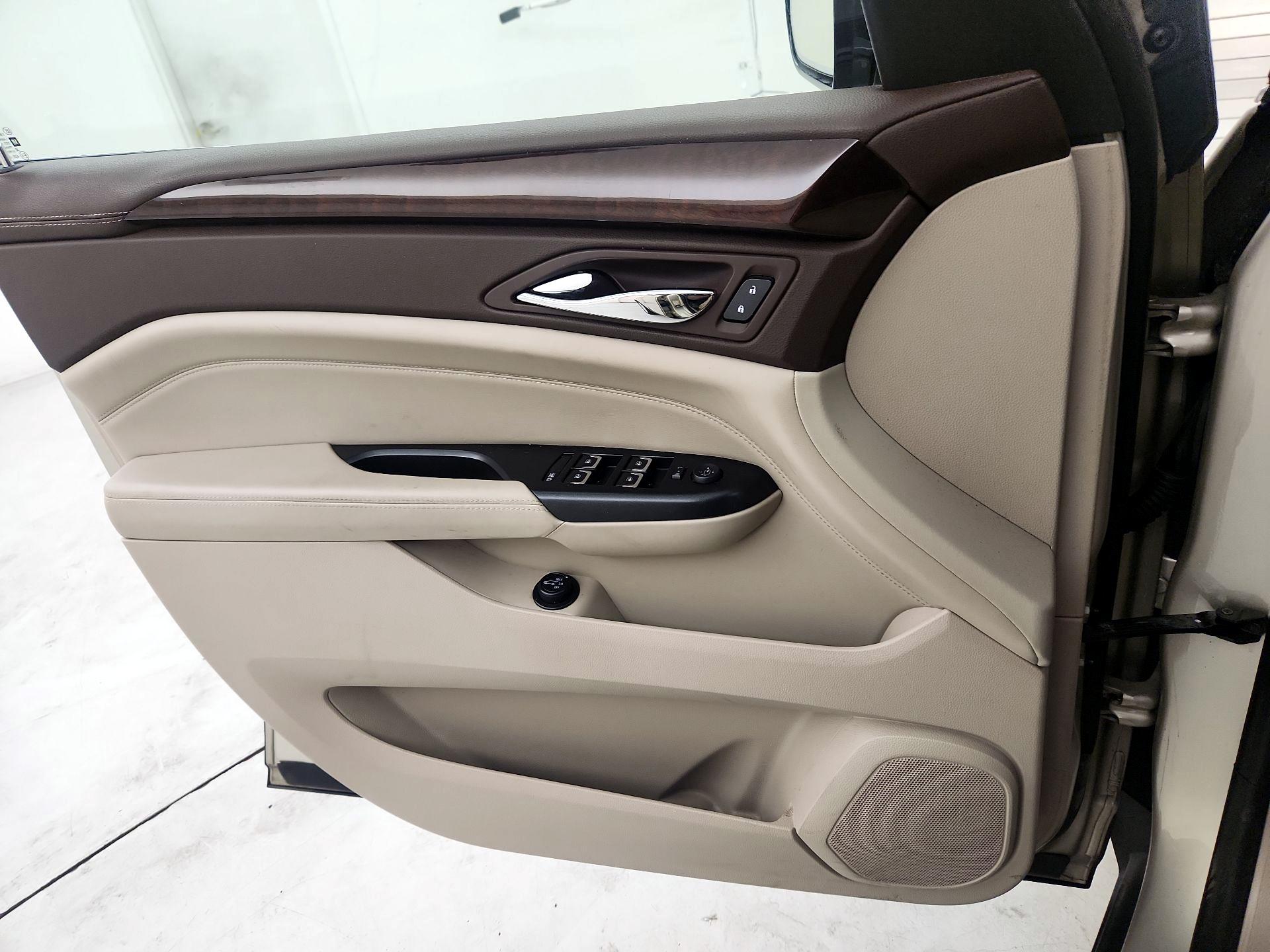 Thumbnail: 2015 Cadillac SRX - 12