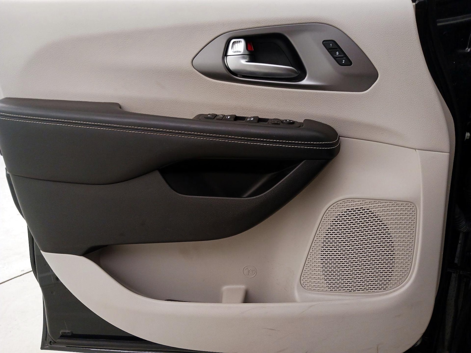 2022 Chrysler Pacifica Touring L - Photo 13