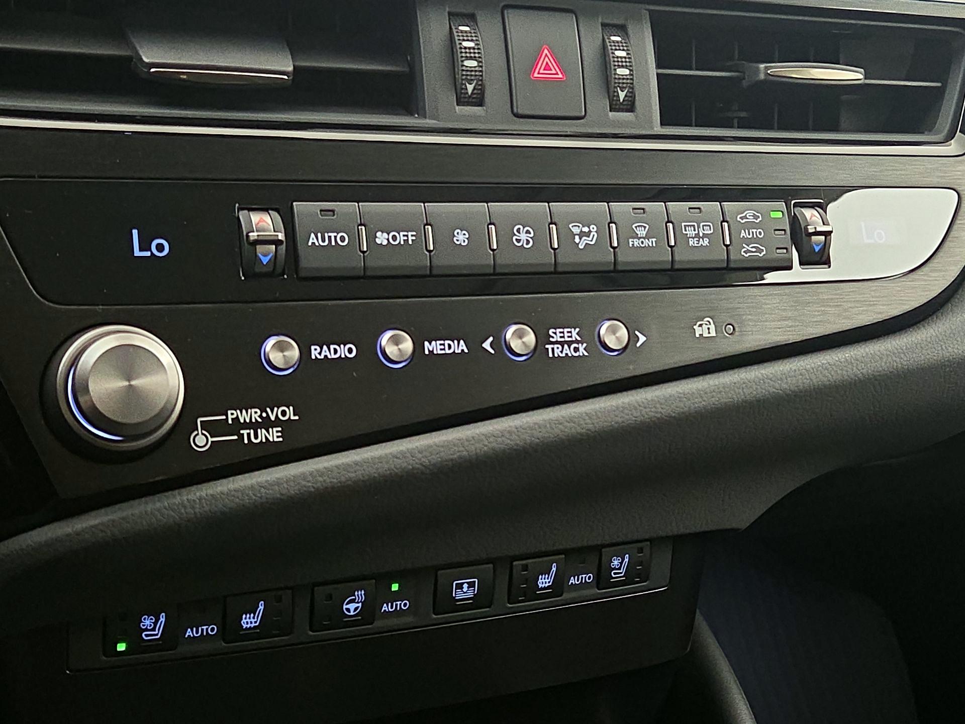 Thumbnail: 2024 Lexus ES - 14