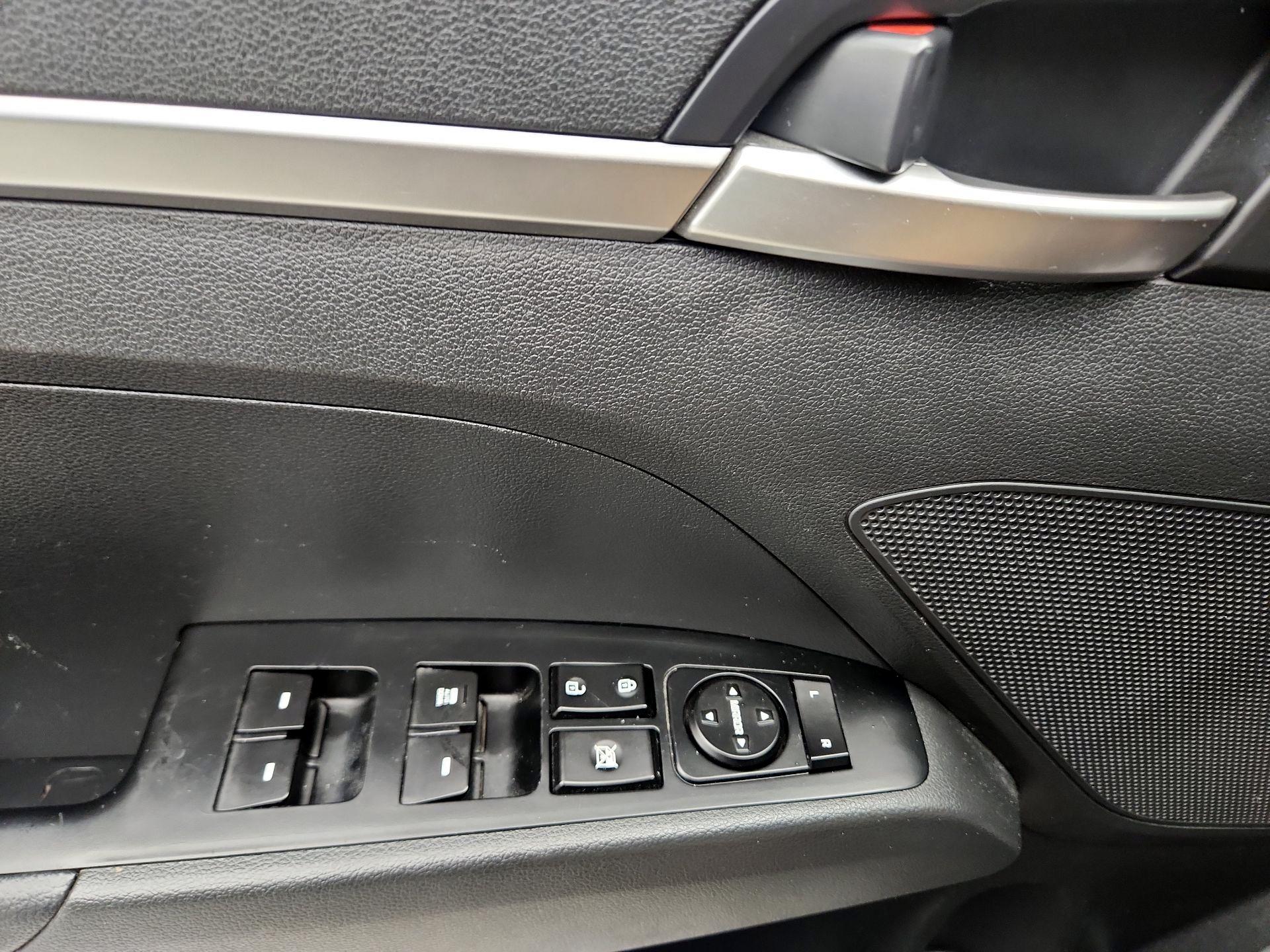 Thumbnail: 2020 Hyundai Elantra - 12