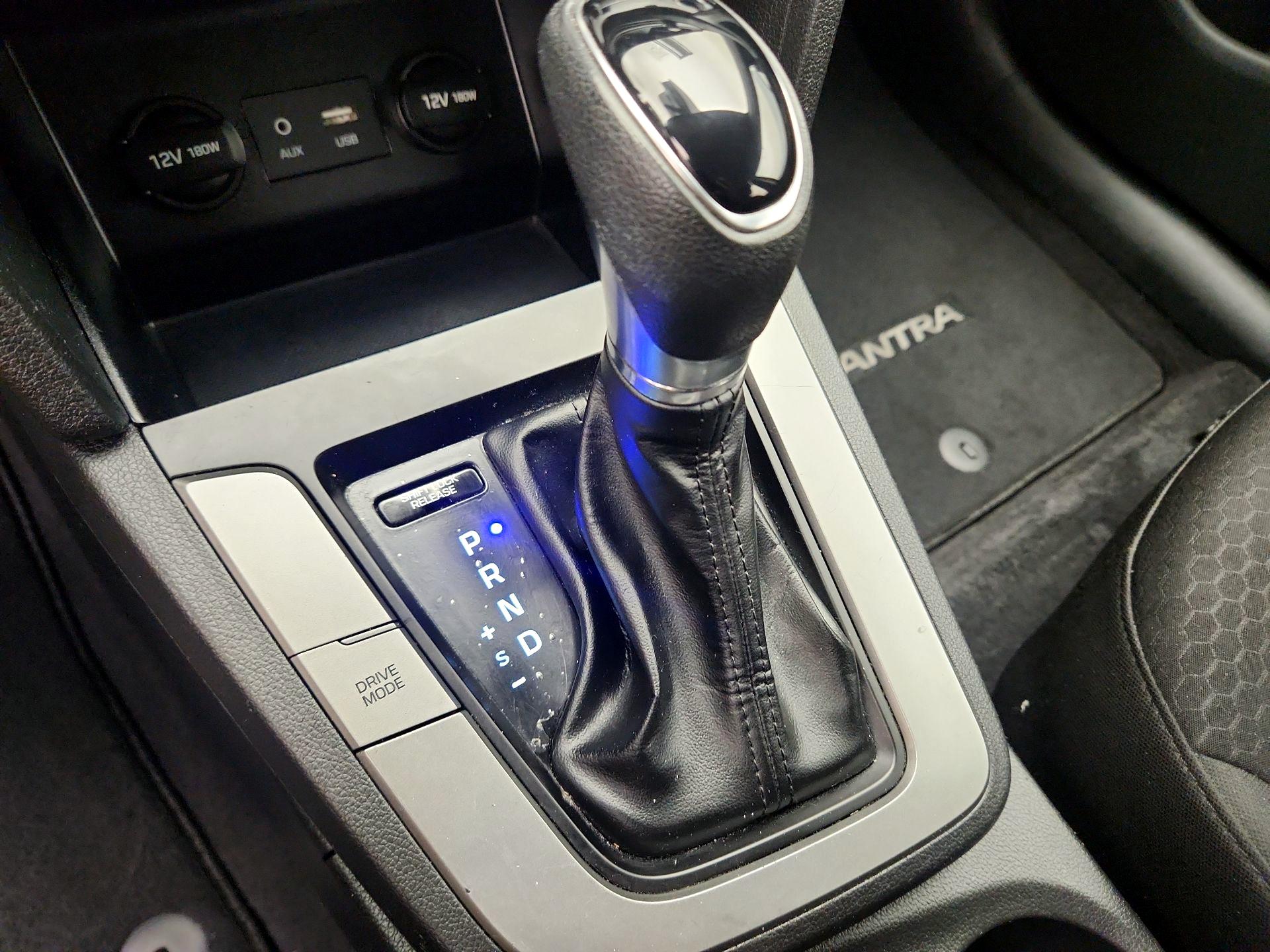 Thumbnail: 2020 Hyundai Elantra - 17