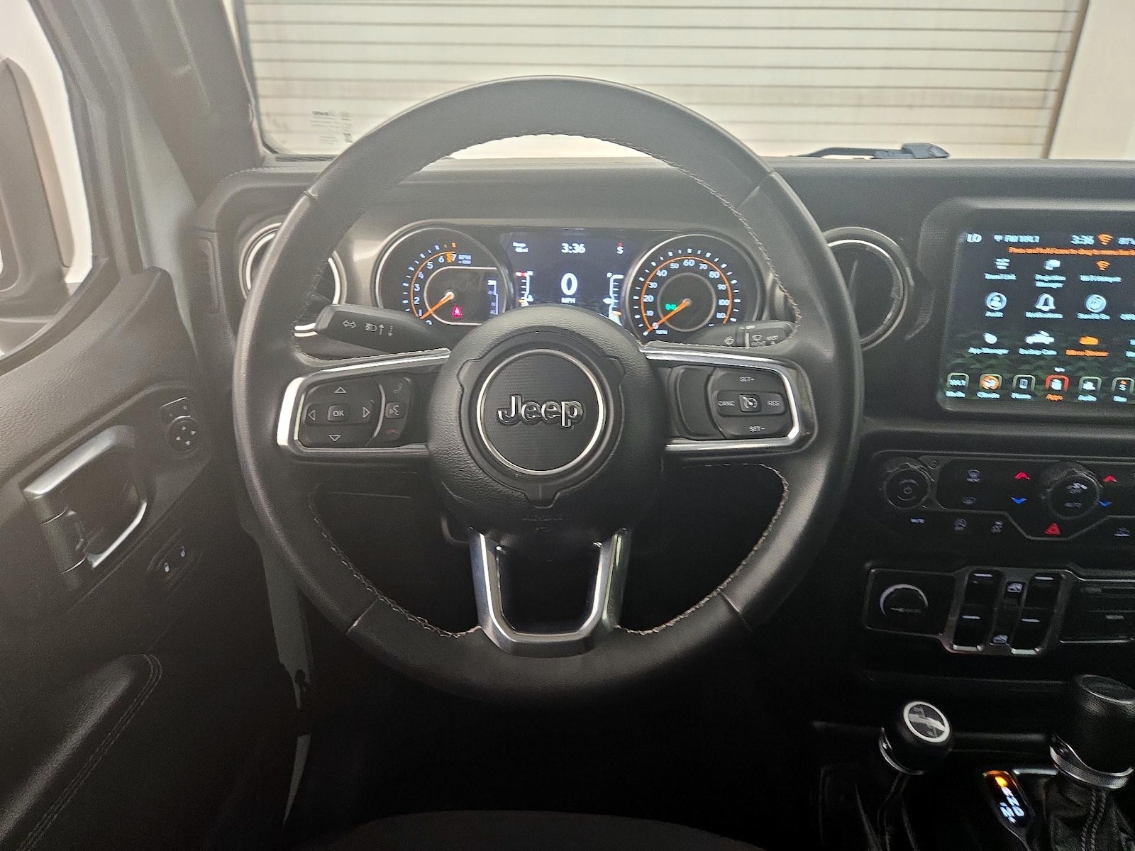 2023 Jeep Gladiator Overland - Photo 11