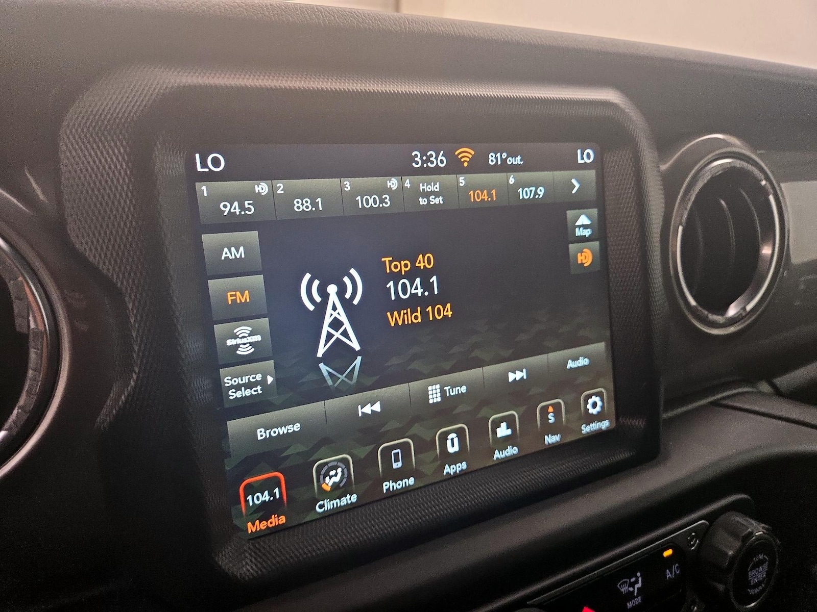 2023 Jeep Gladiator Overland - Photo 17