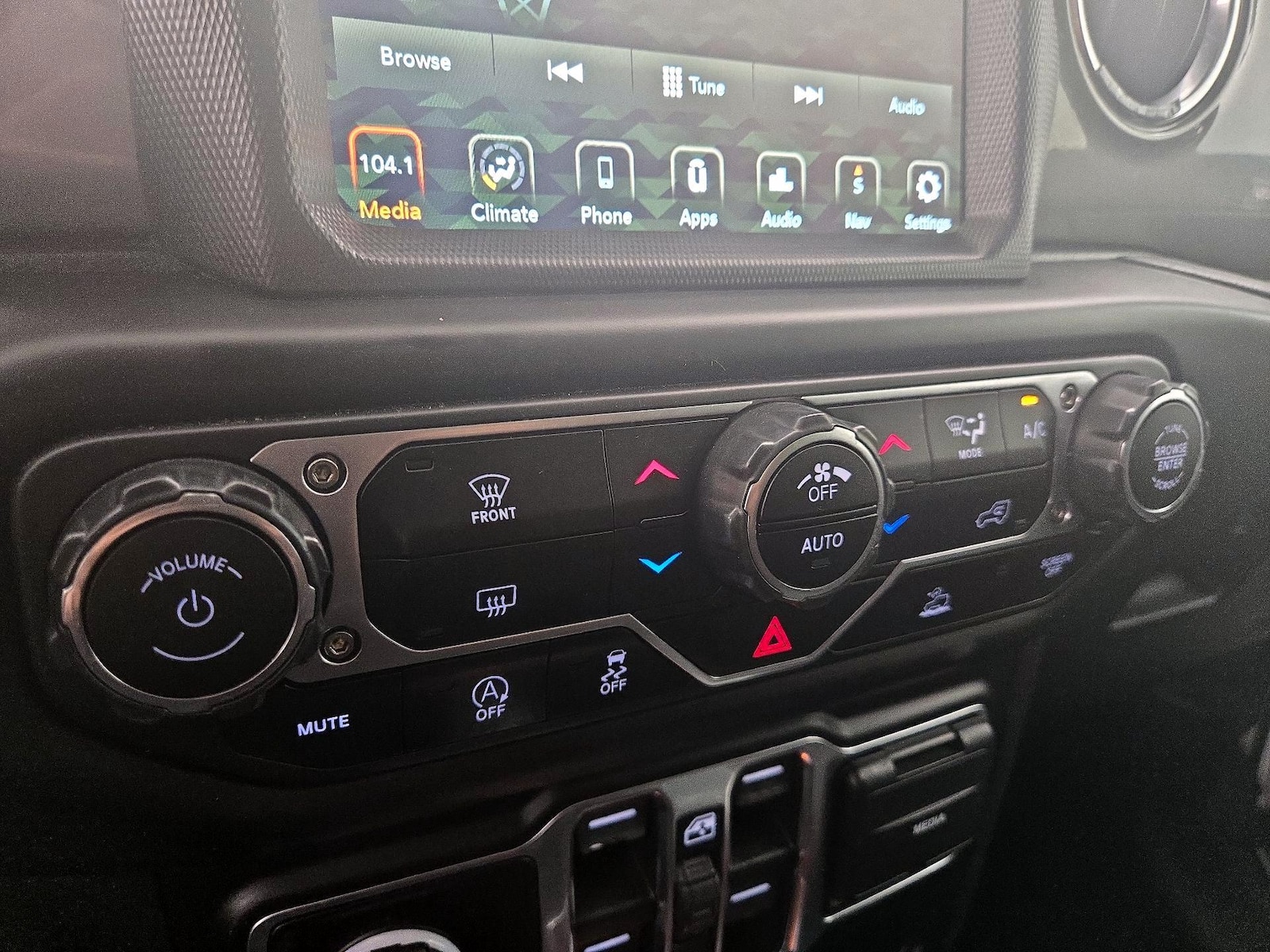 2023 Jeep Gladiator Overland - Photo 18