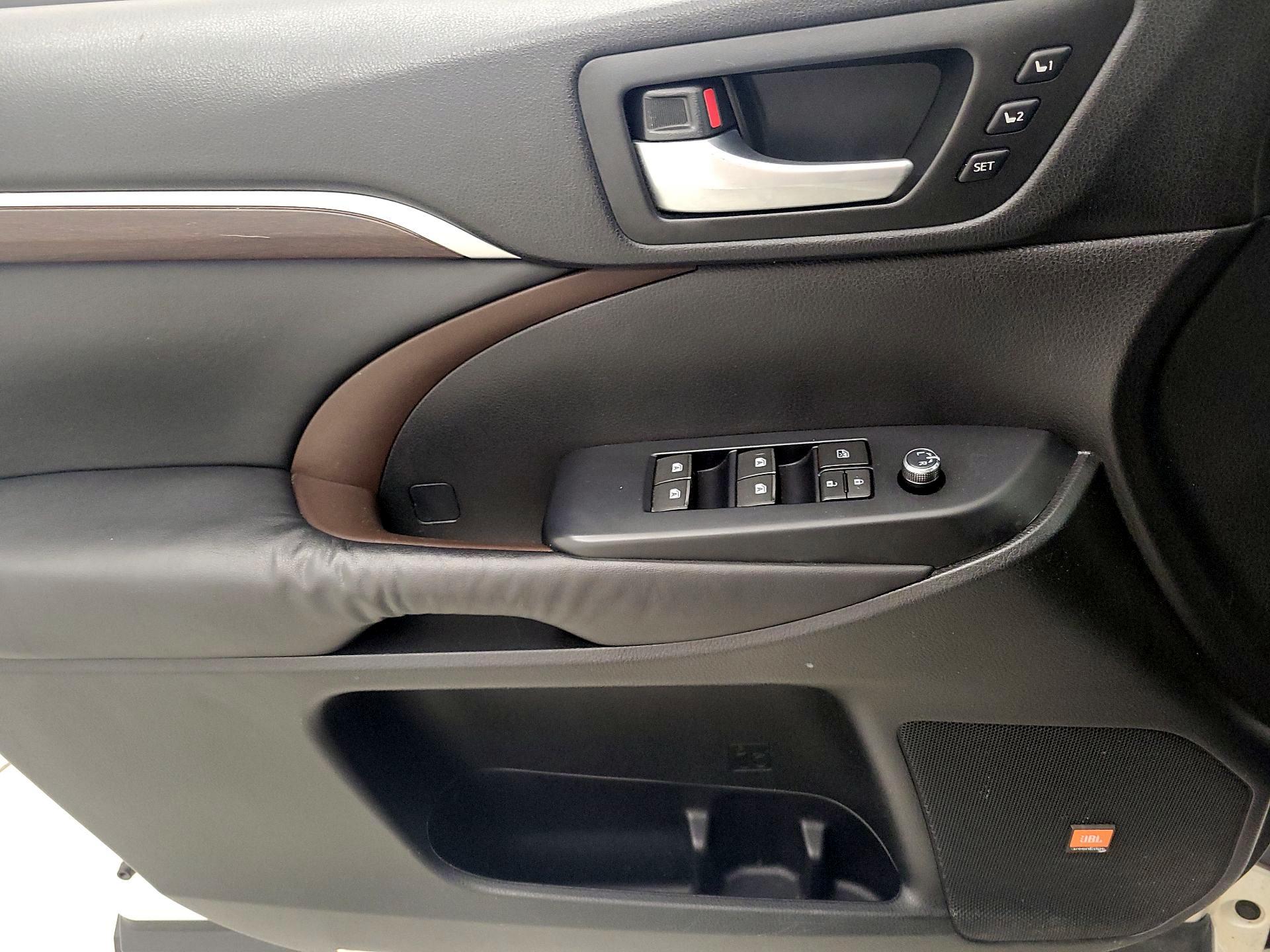 Thumbnail: 2015 Toyota Highlander - 12