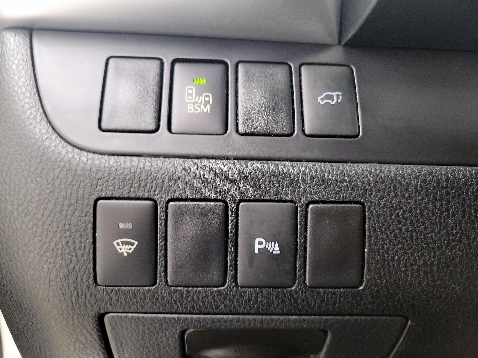 Thumbnail: 2015 Toyota Highlander - 13