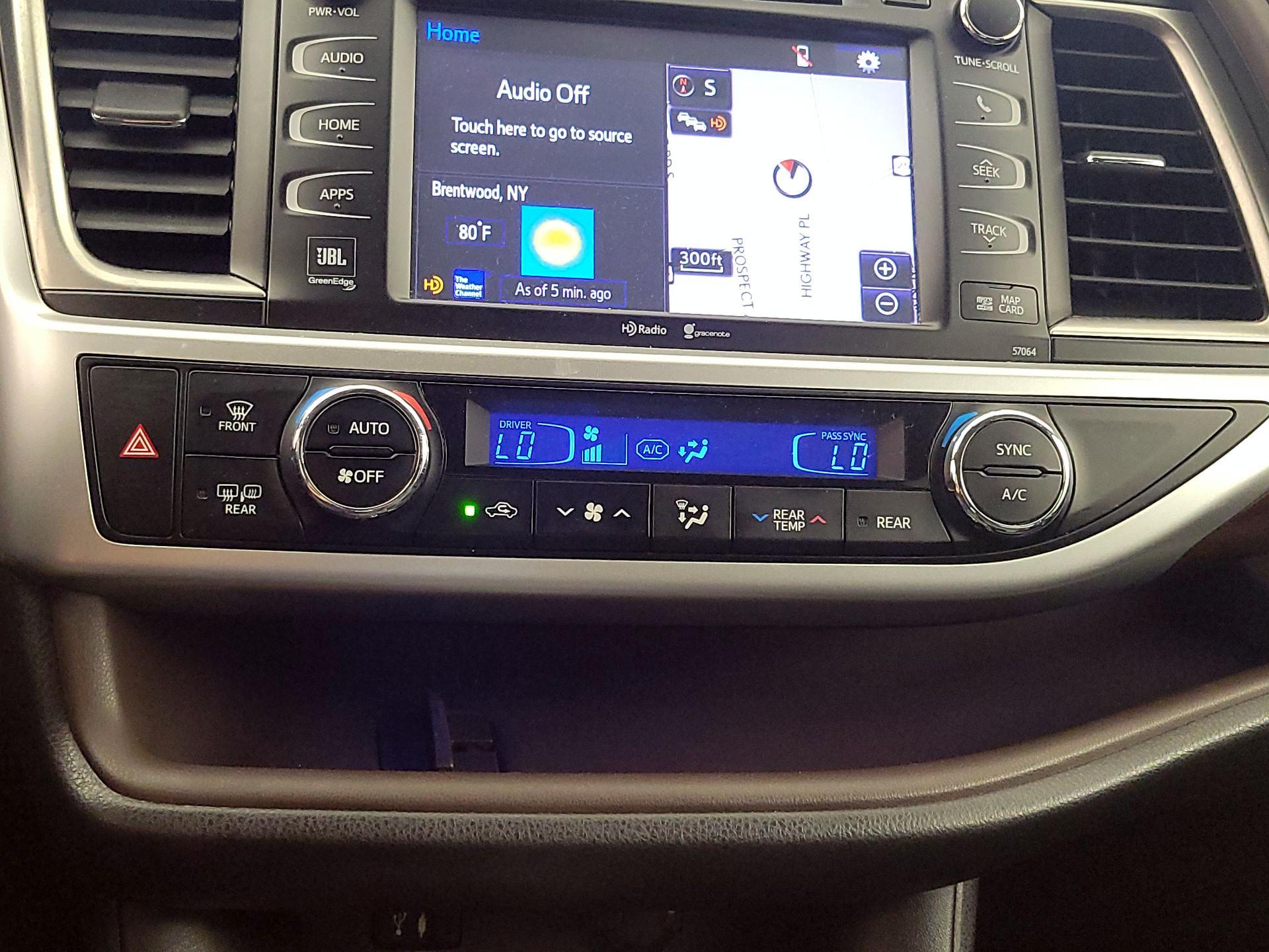 Thumbnail: 2015 Toyota Highlander - 16