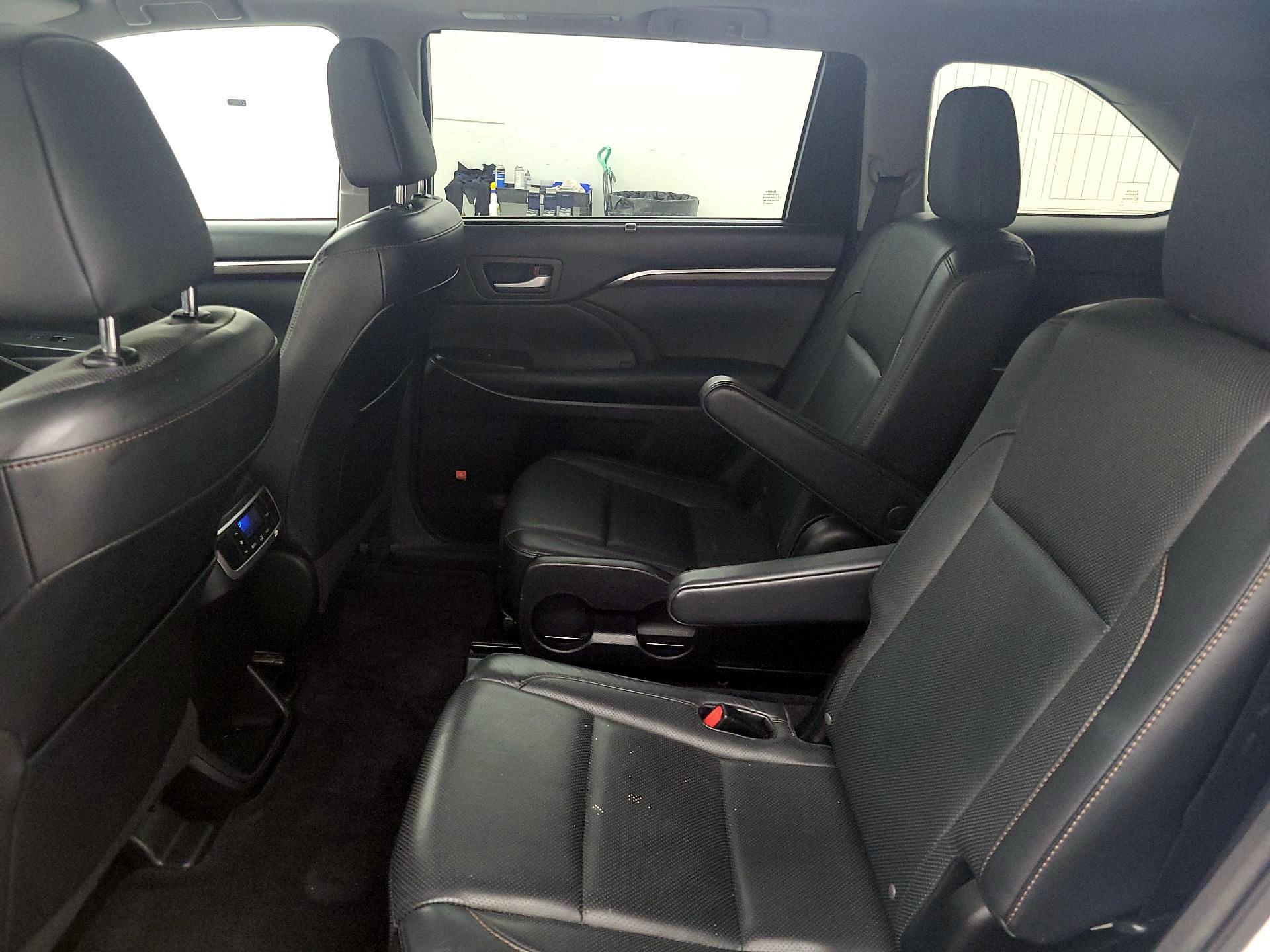 Thumbnail: 2015 Toyota Highlander - 19