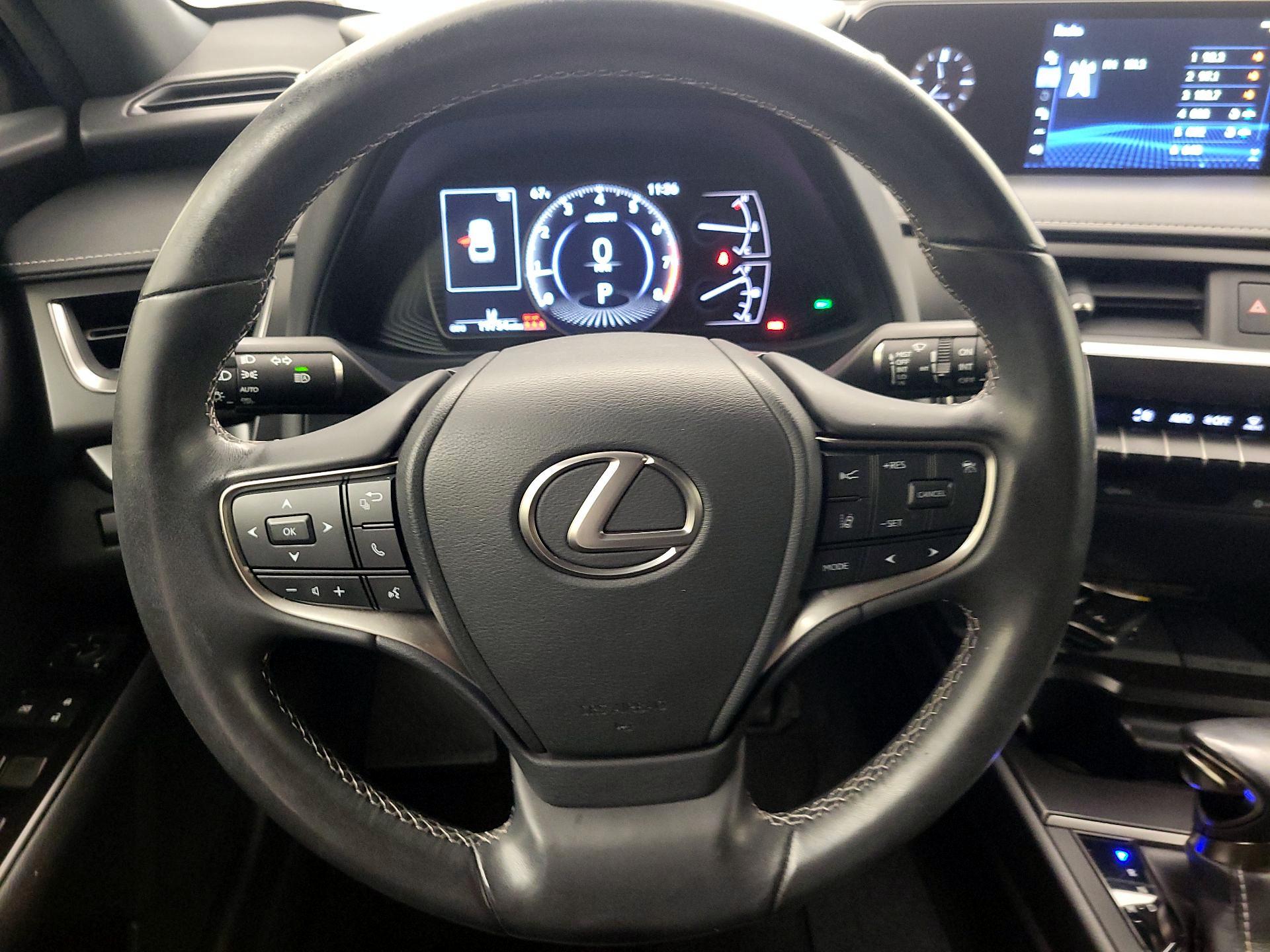 Thumbnail: 2022 Lexus UX - 10