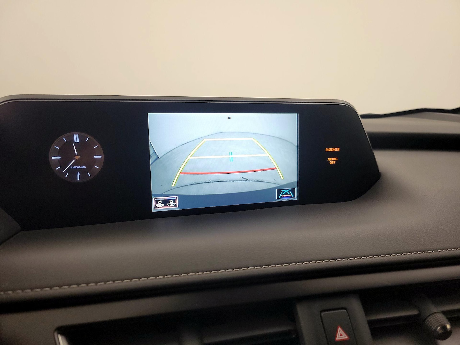 2022 Lexus UX 200 - Photo 14
