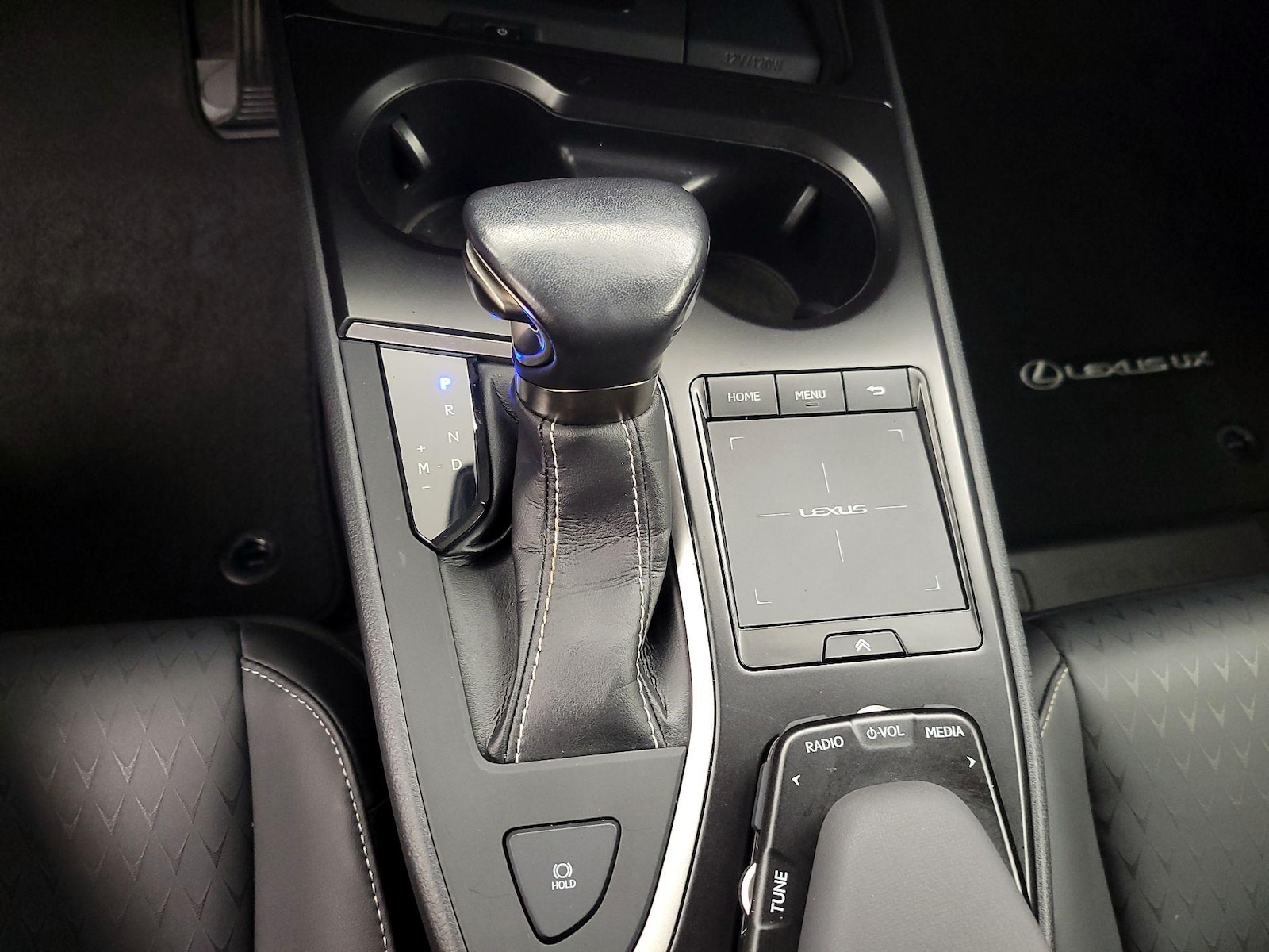 2022 Lexus UX 200 - Photo 17