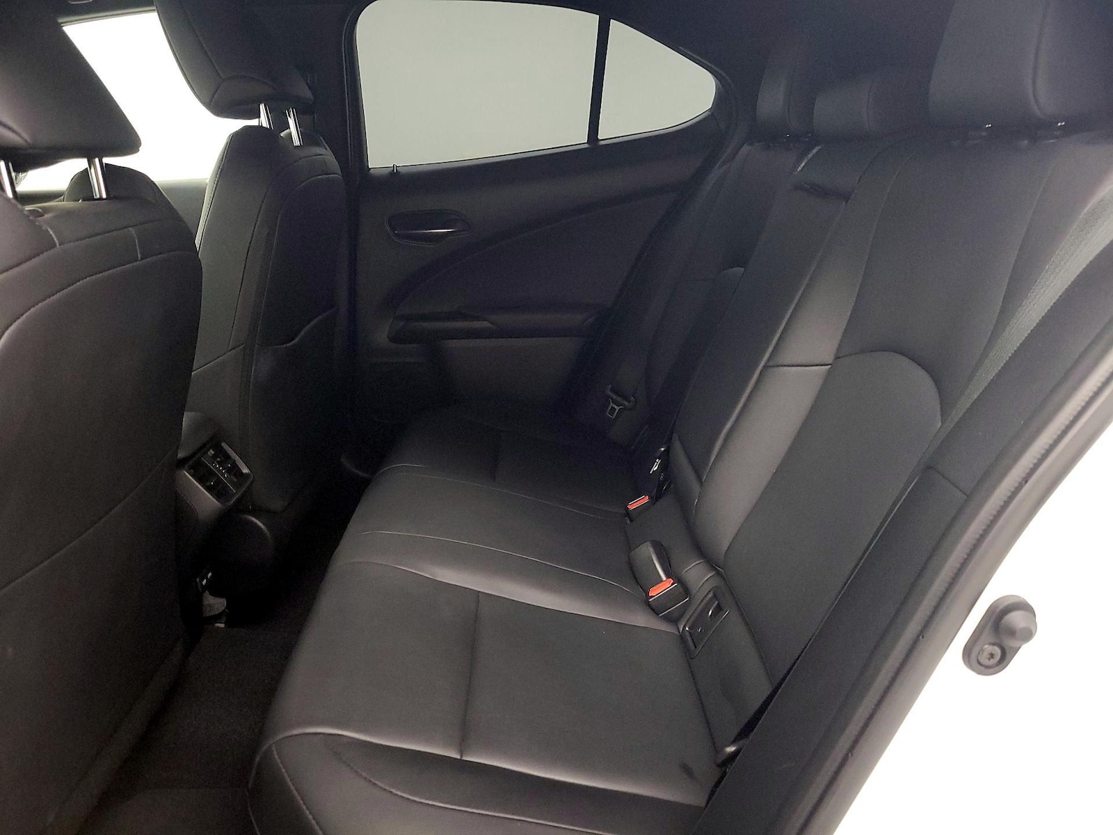 2022 Lexus UX 200 - Photo 18