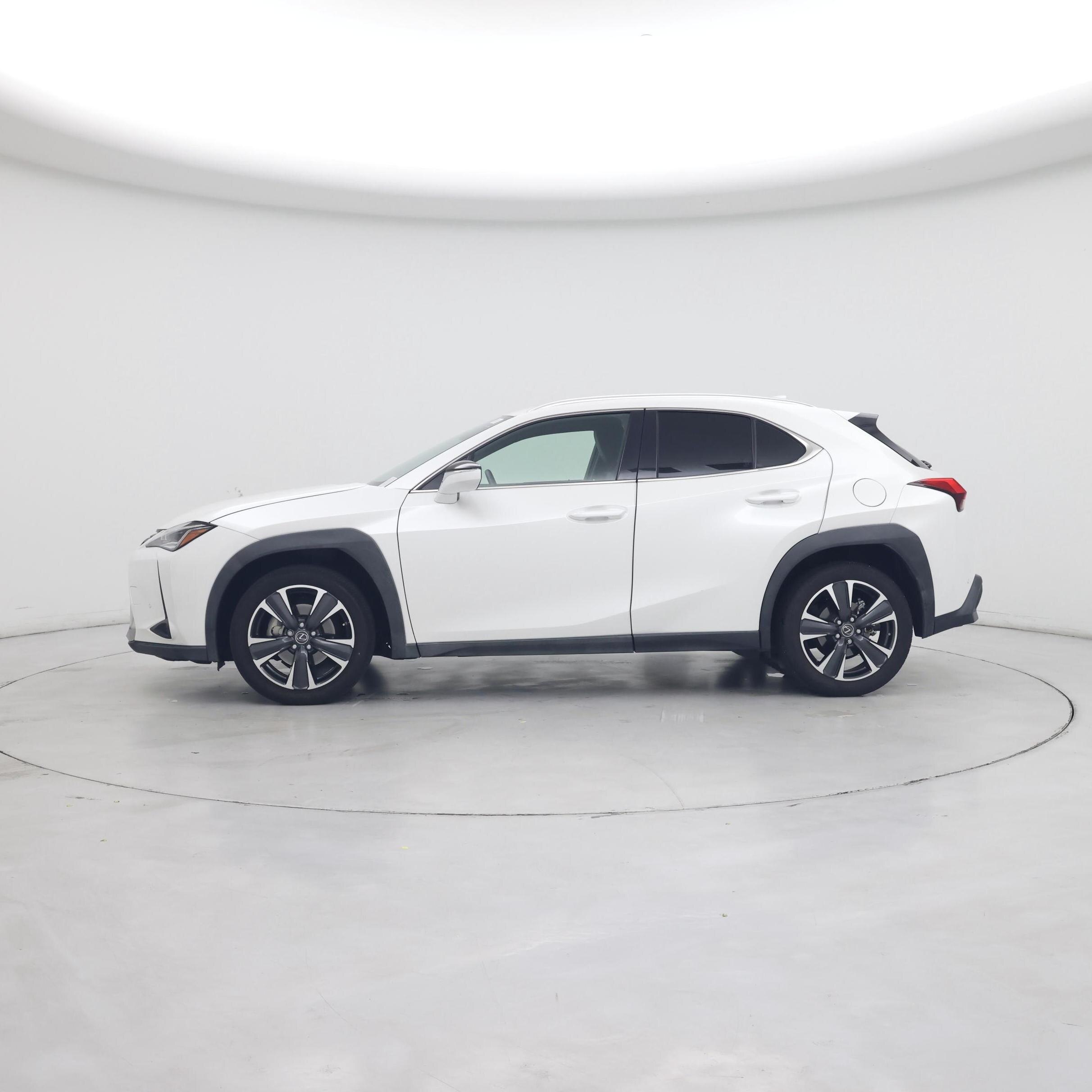 Thumbnail: 2022 Lexus UX - 3