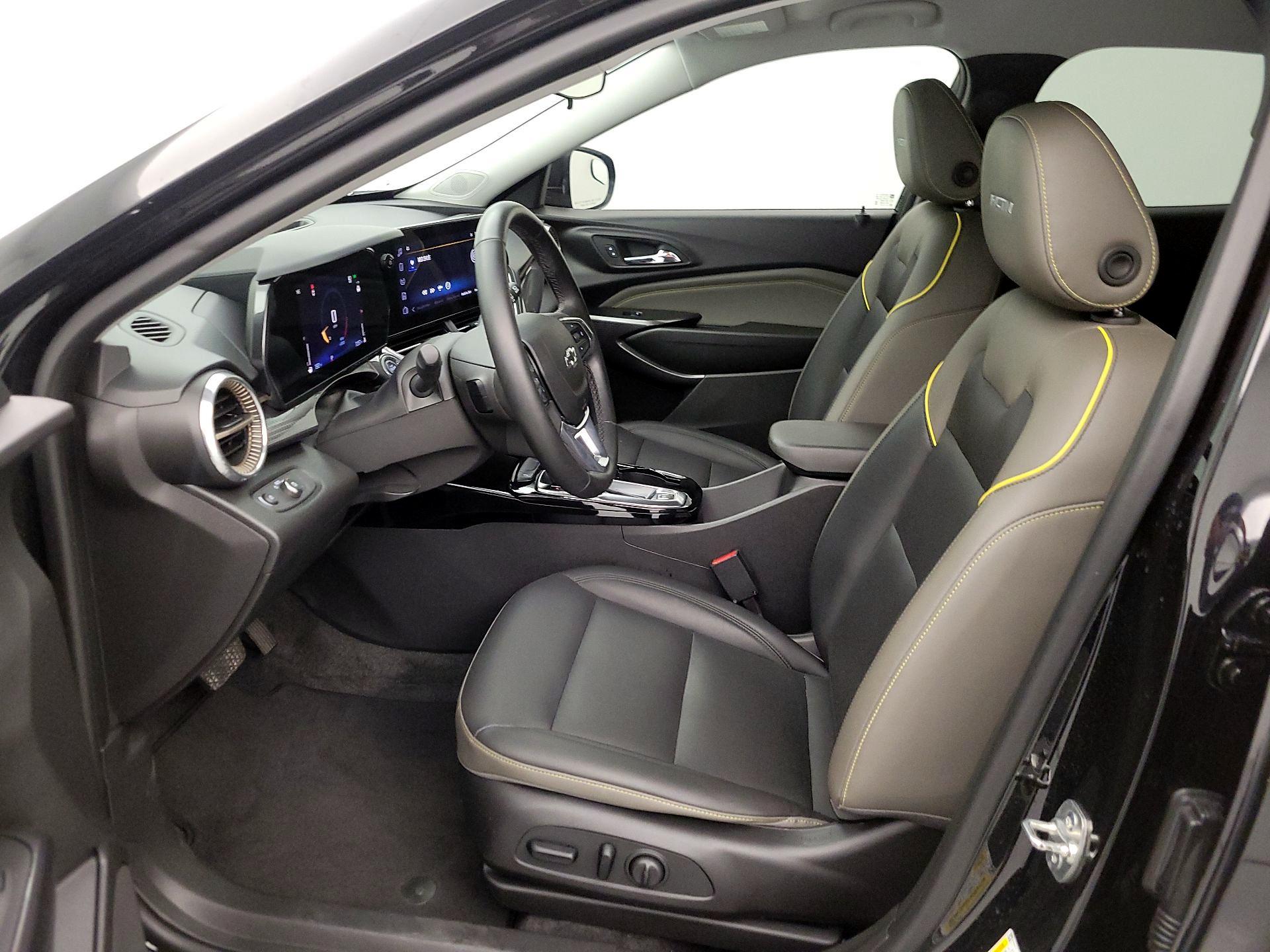 Thumbnail: 2025 Chevrolet Trax - 11