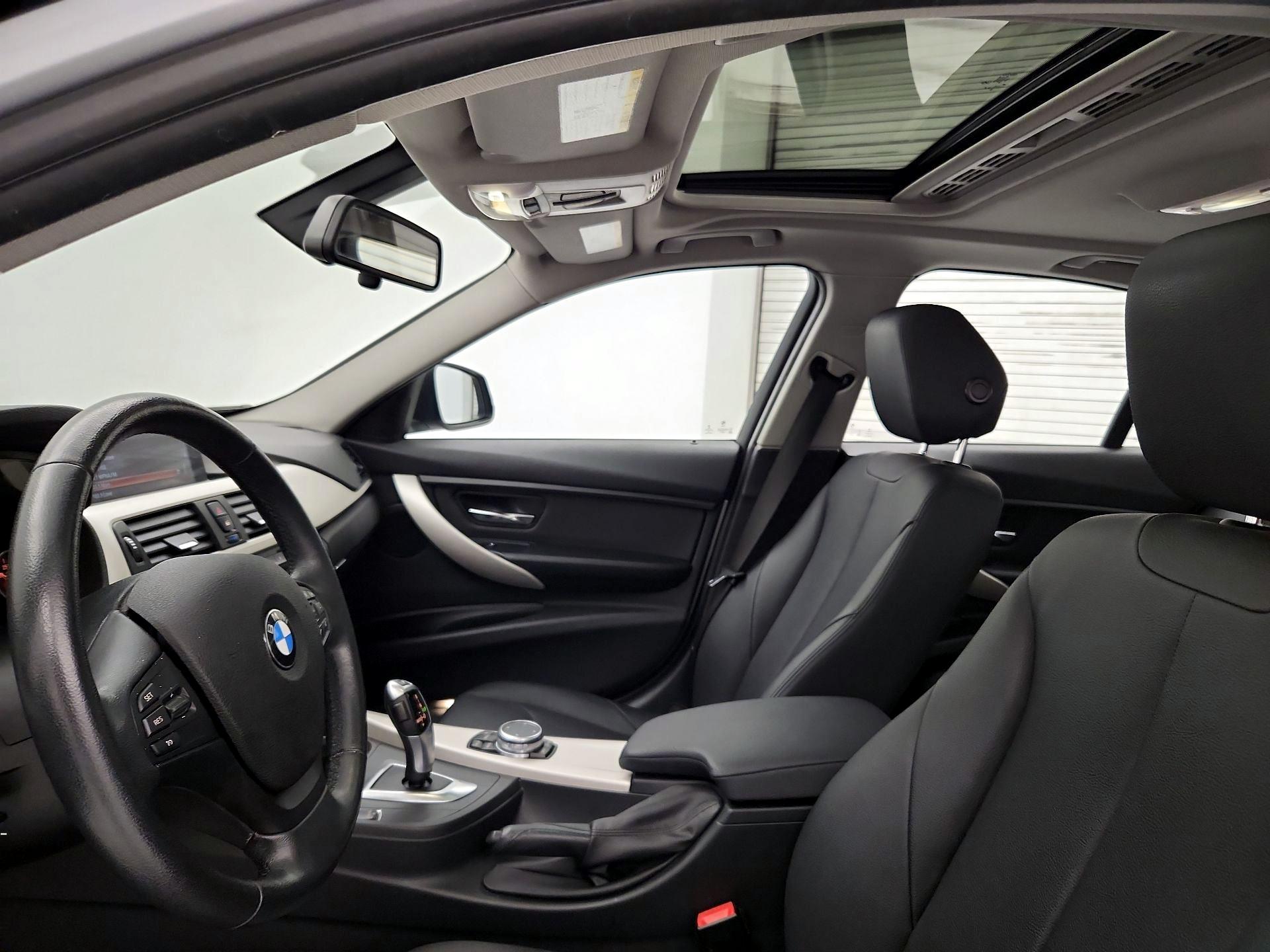Thumbnail: 2015 BMW 3 Series - 18