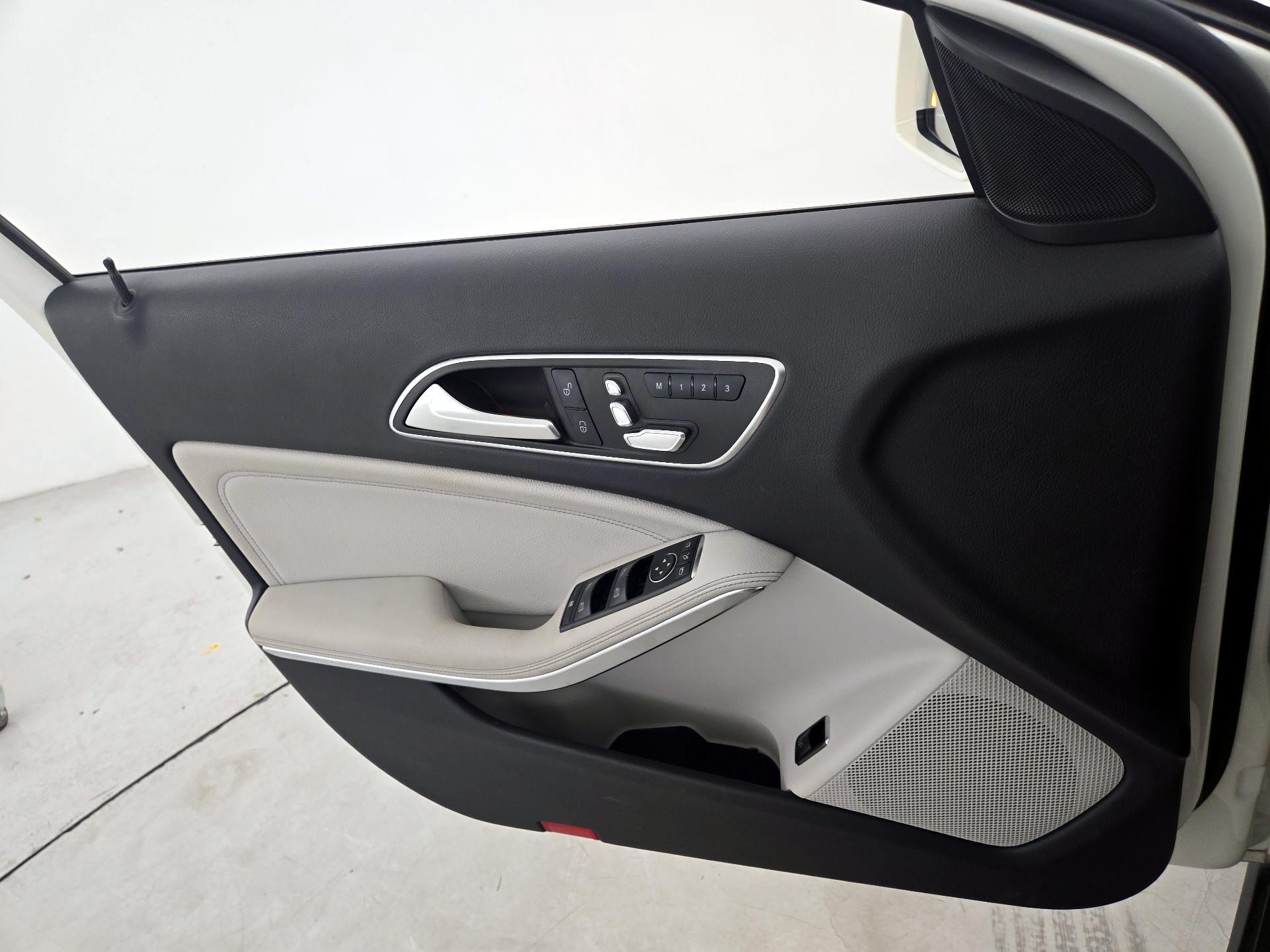 Thumbnail: 2018 Mercedes-Benz GLA - 12