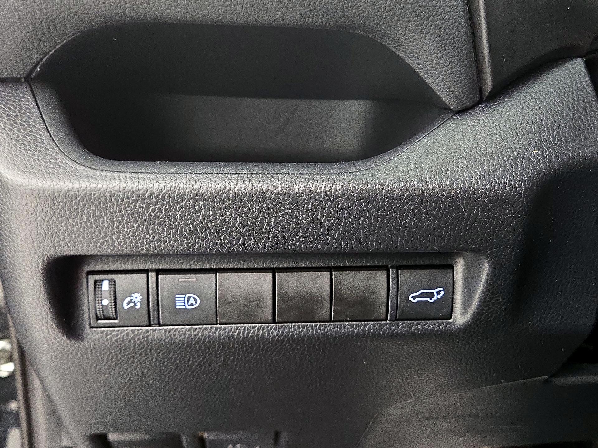 Thumbnail: 2019 Toyota RAV4 - 13