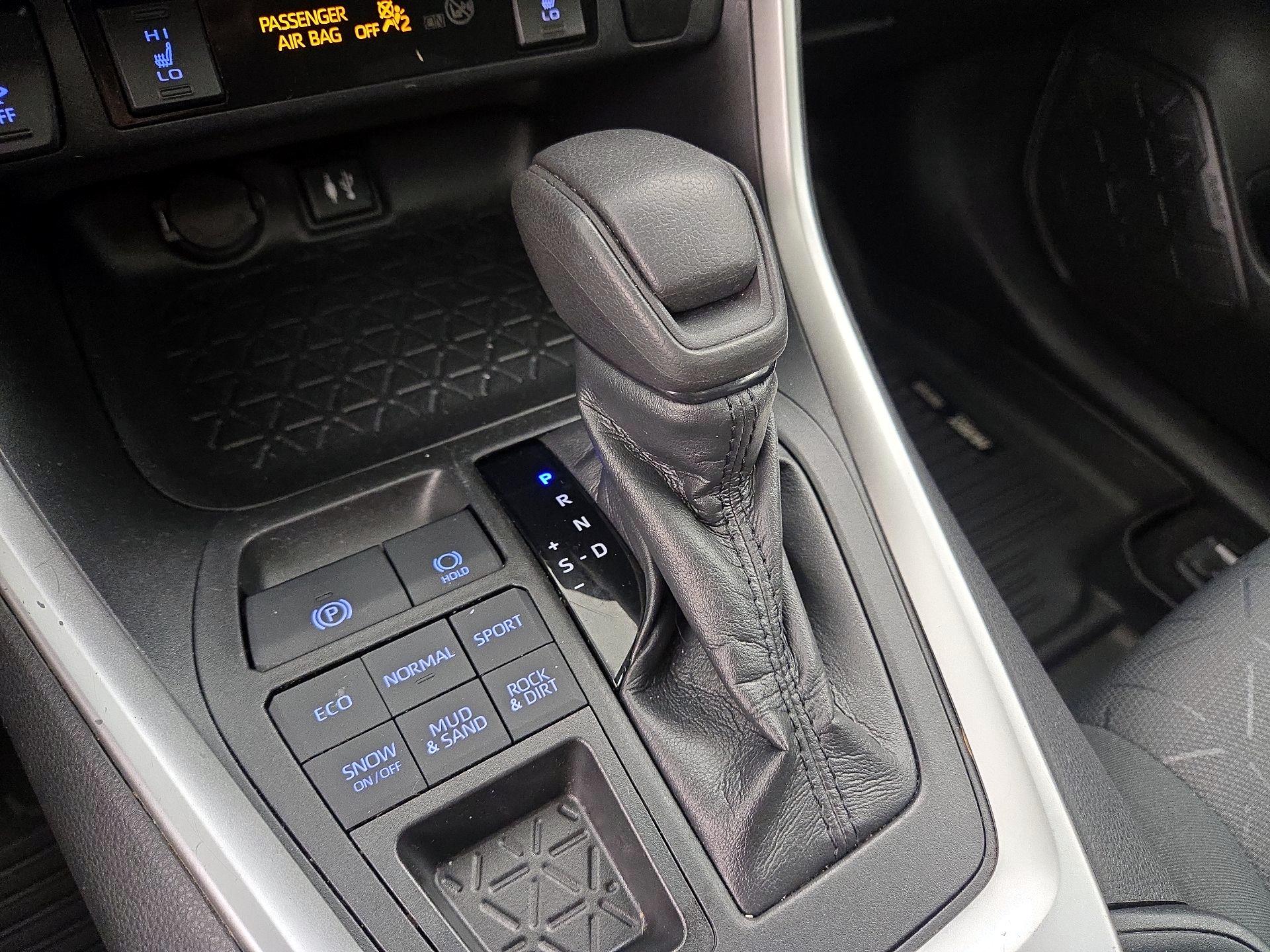Thumbnail: 2019 Toyota RAV4 - 17