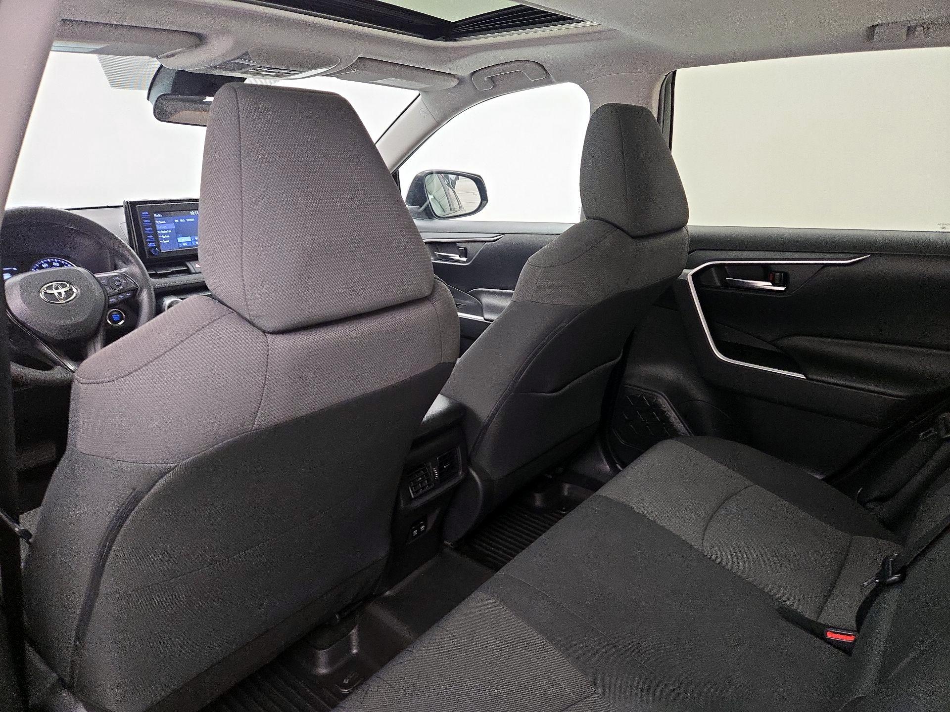 Thumbnail: 2019 Toyota RAV4 - 20