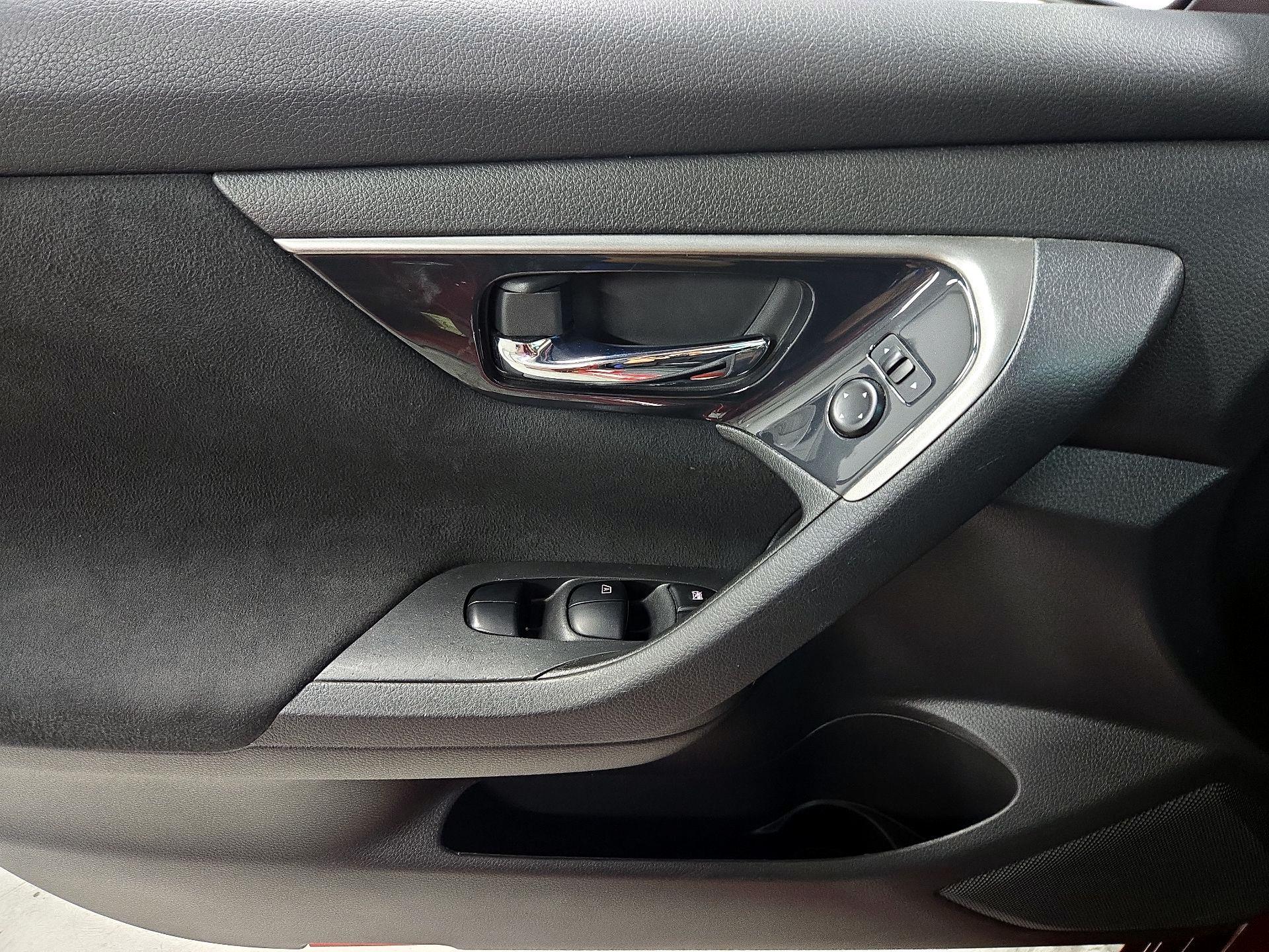 Thumbnail: 2014 Nissan Altima - 12
