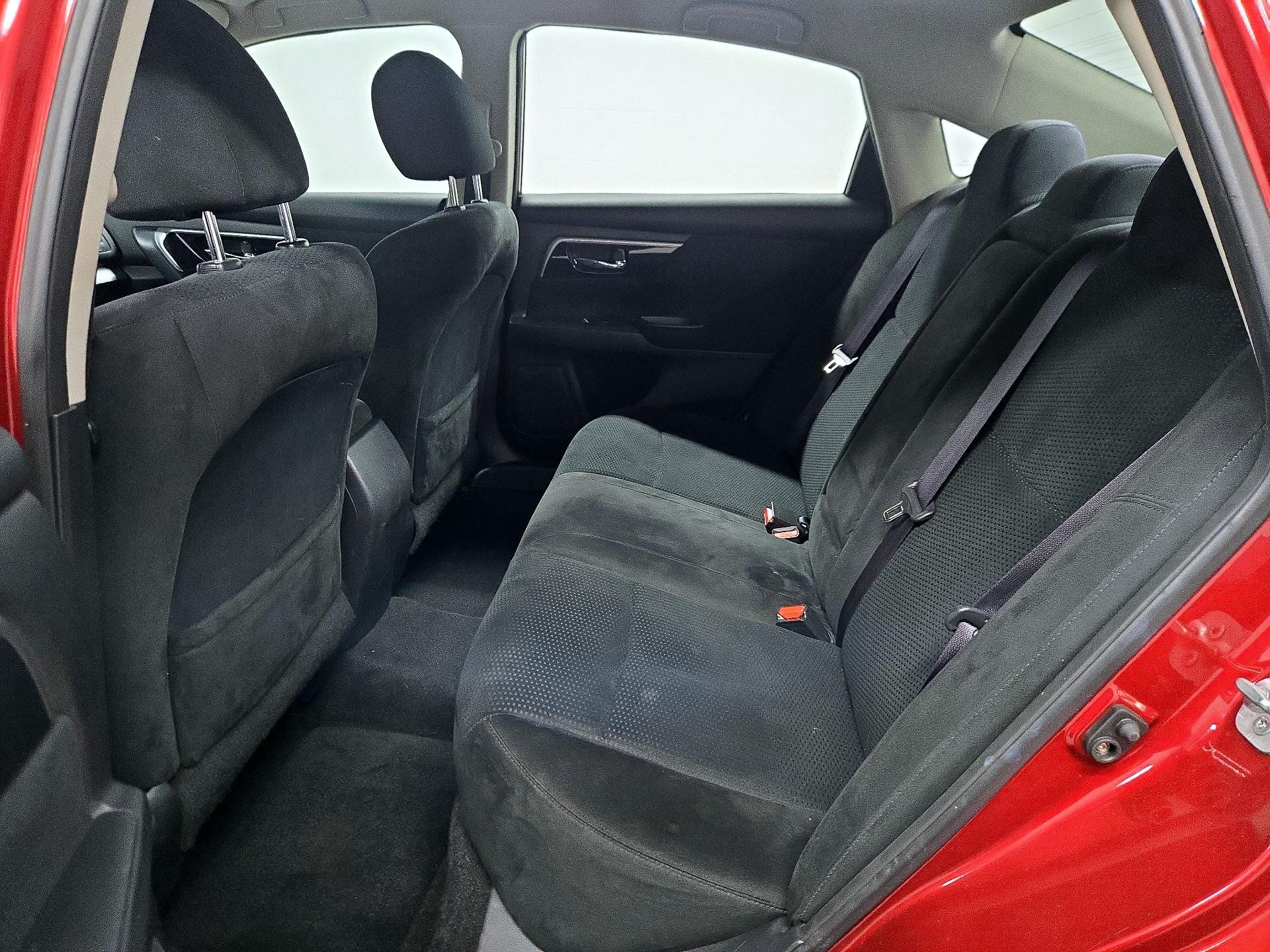 Thumbnail: 2014 Nissan Altima - 18