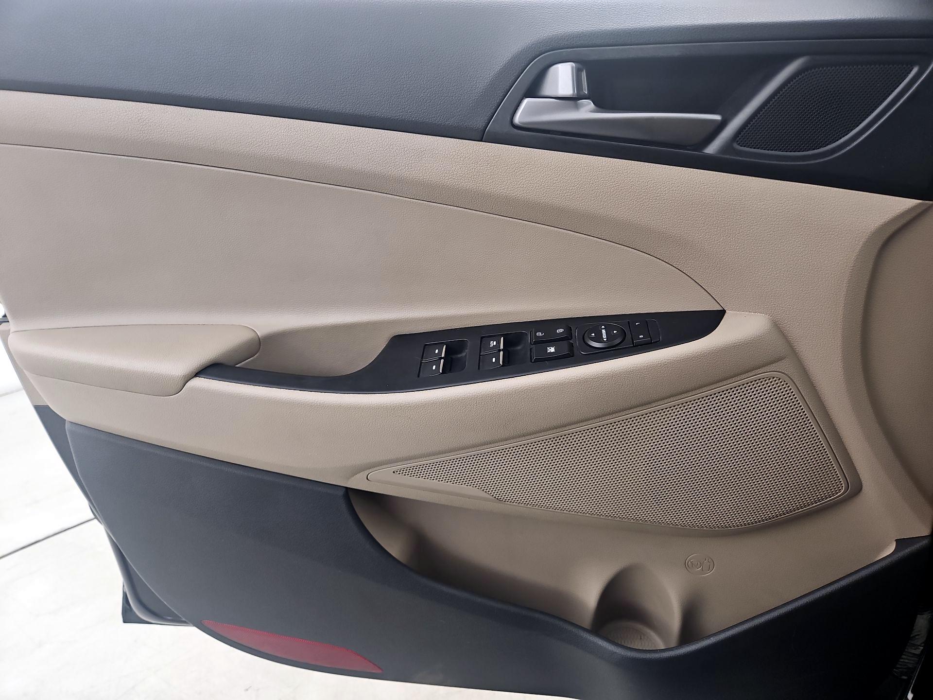 Thumbnail: 2016 Hyundai Tucson - 12