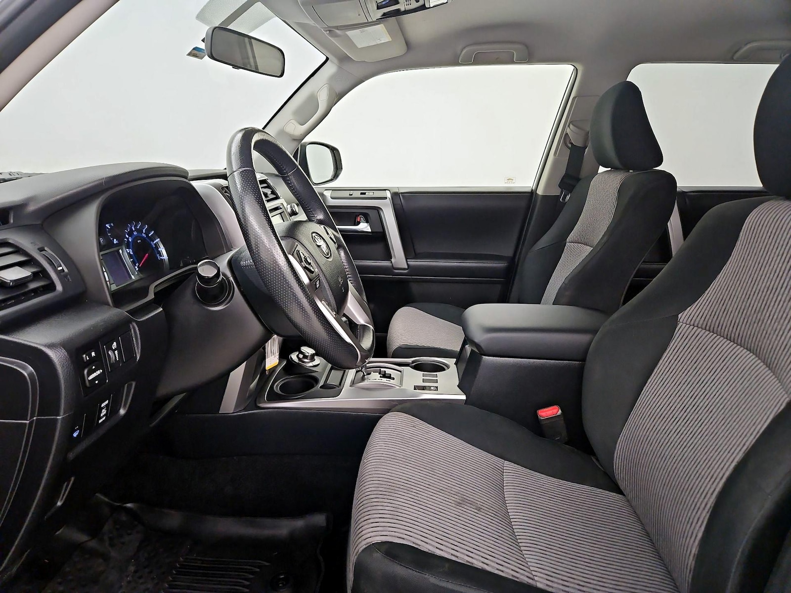 2018 Toyota 4Runner SR5 - Photo 12