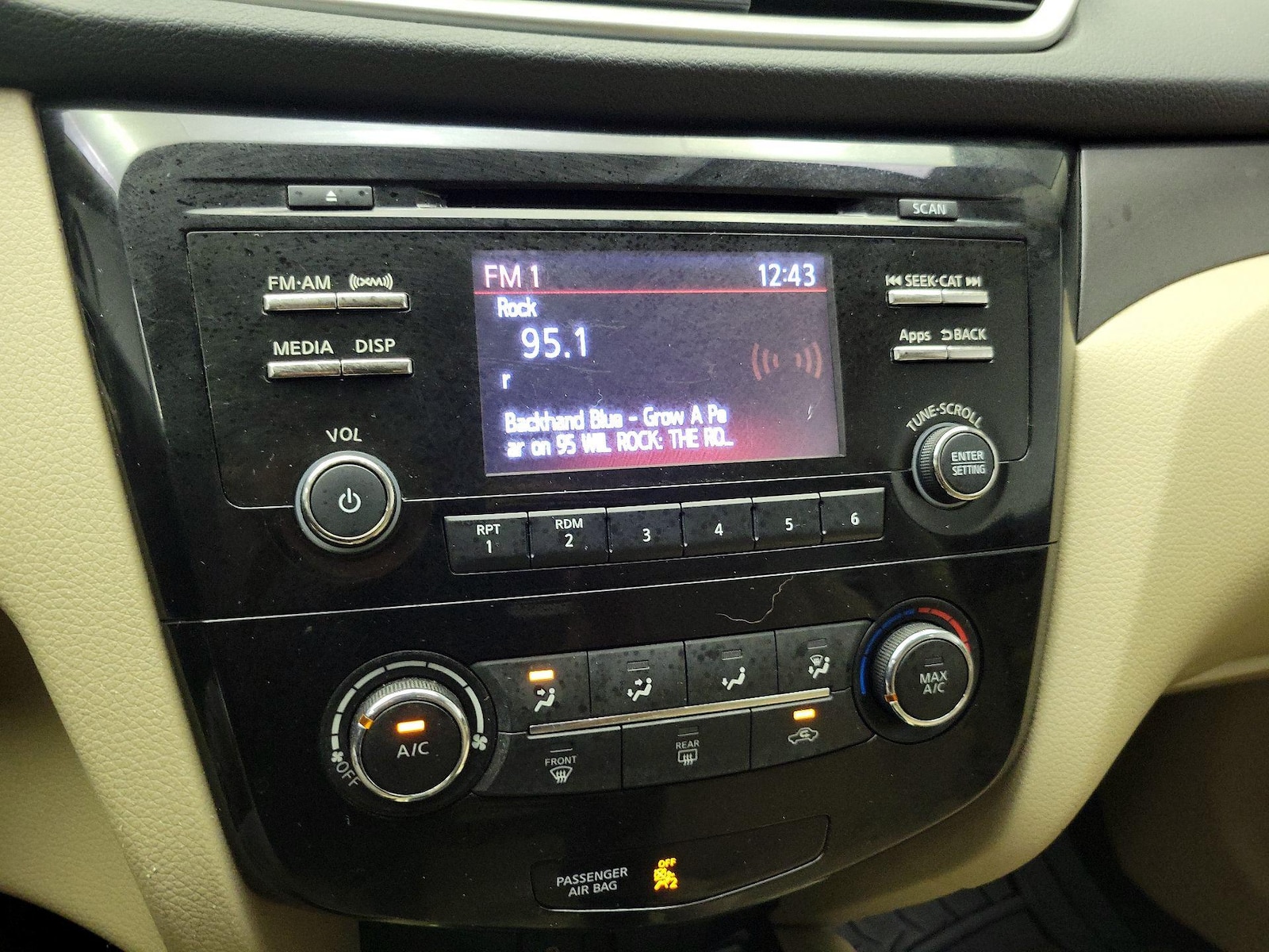 2016 Nissan Rogue S - Photo 16
