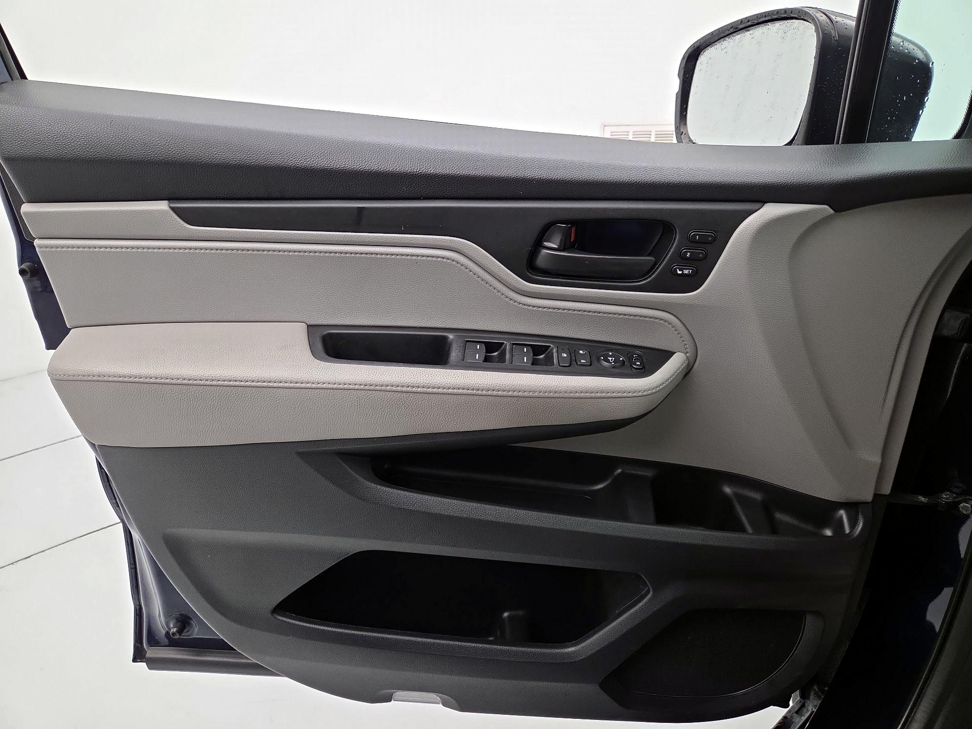 Thumbnail: 2022 Honda Odyssey - 12