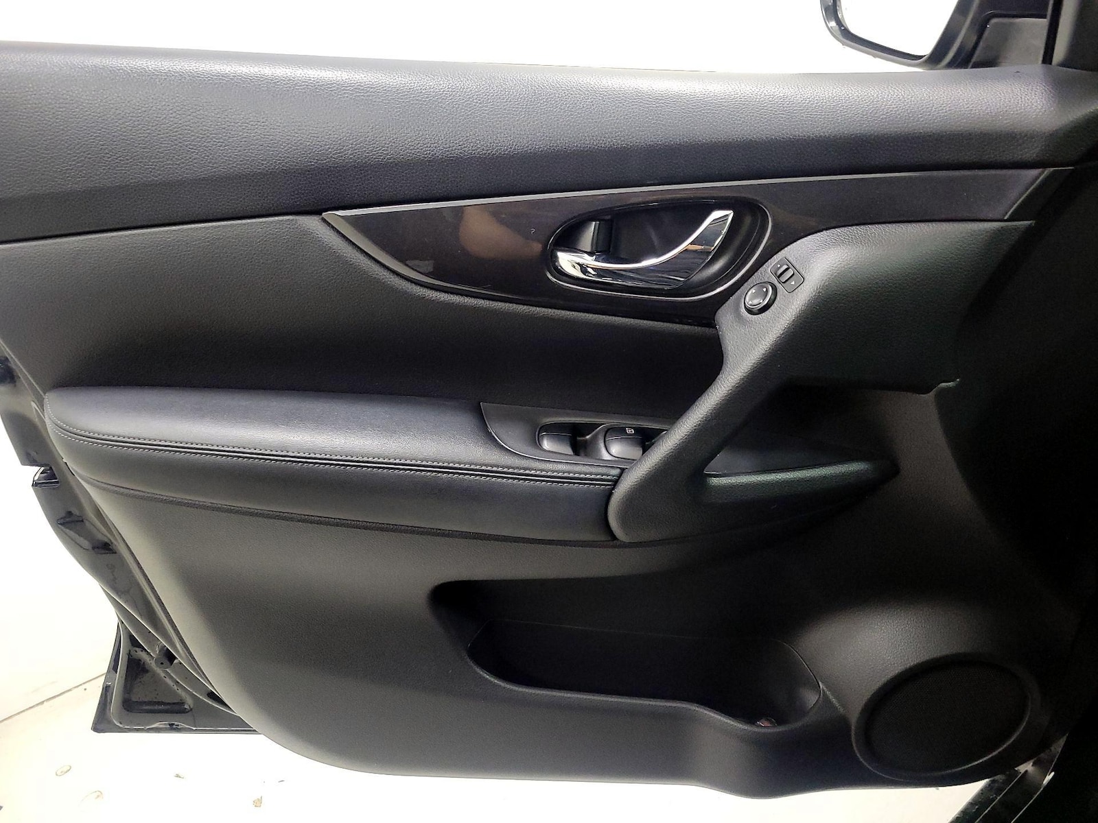 2018 Nissan Rogue SV - Photo 11
