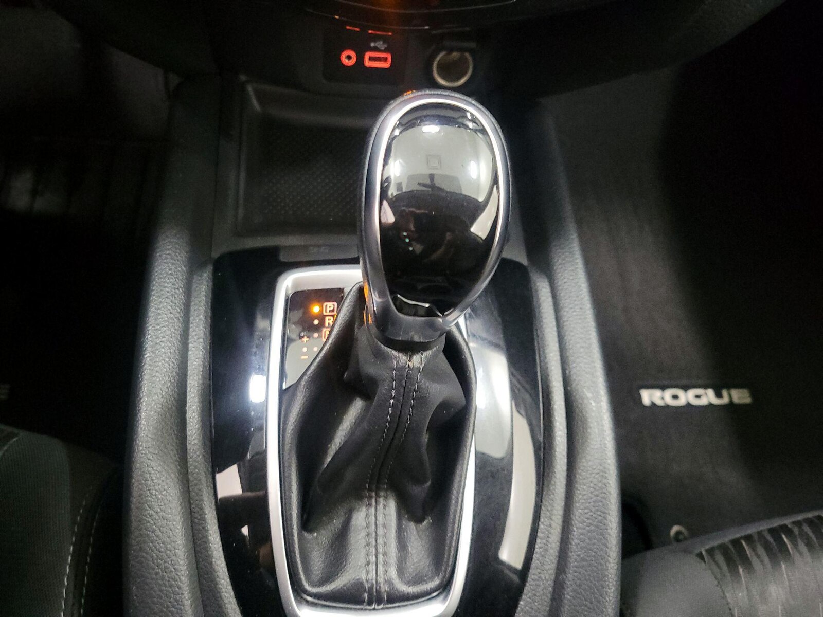 2018 Nissan Rogue SV - Photo 16