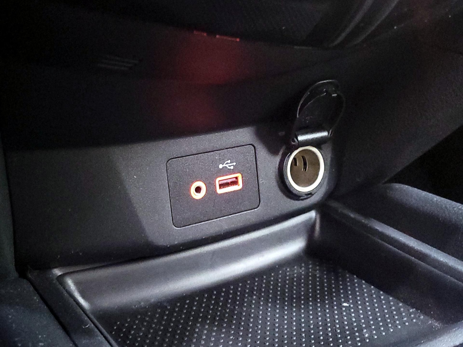 2018 Nissan Rogue SV - Photo 17
