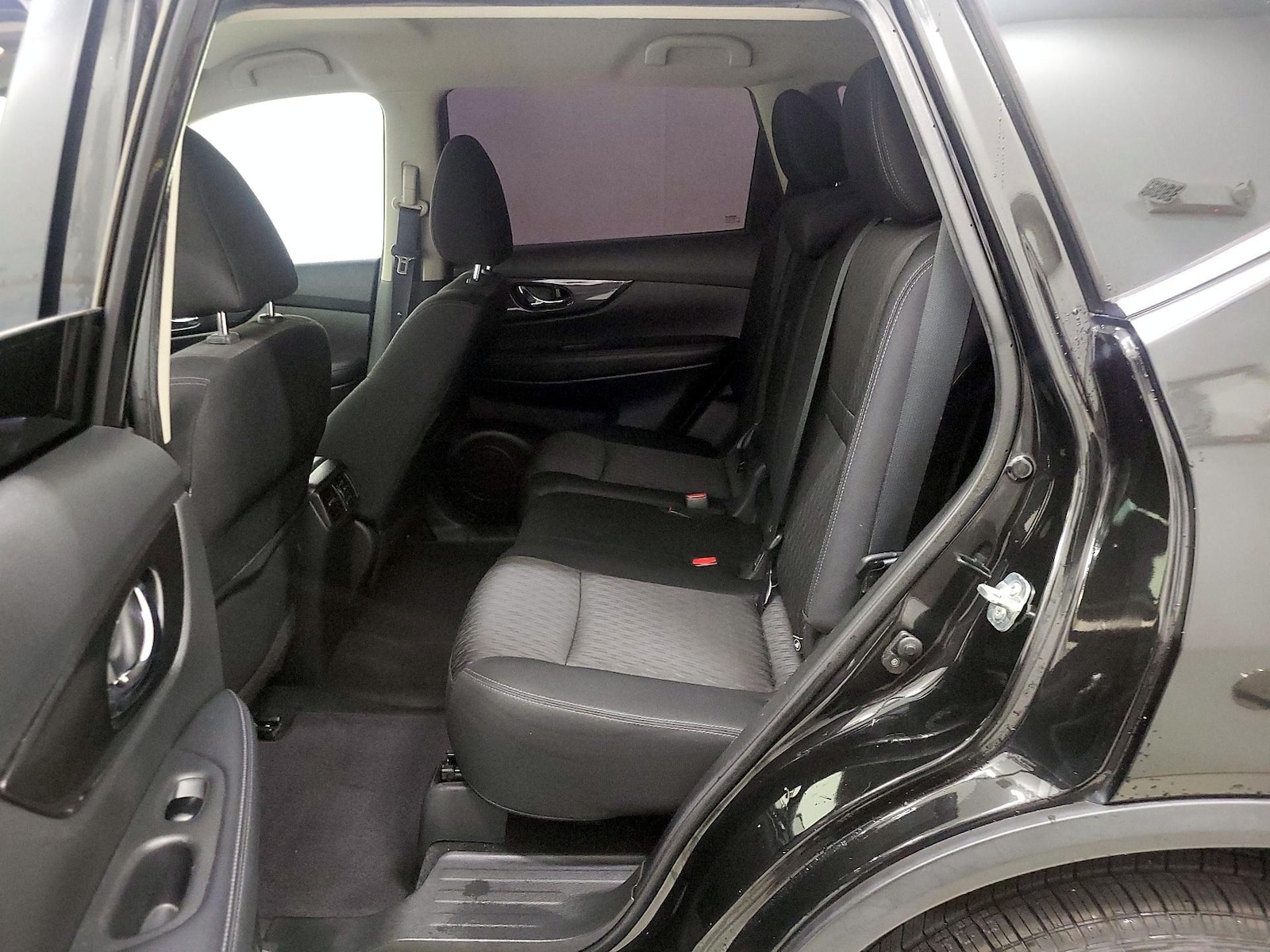 2018 Nissan Rogue SV - Photo 18