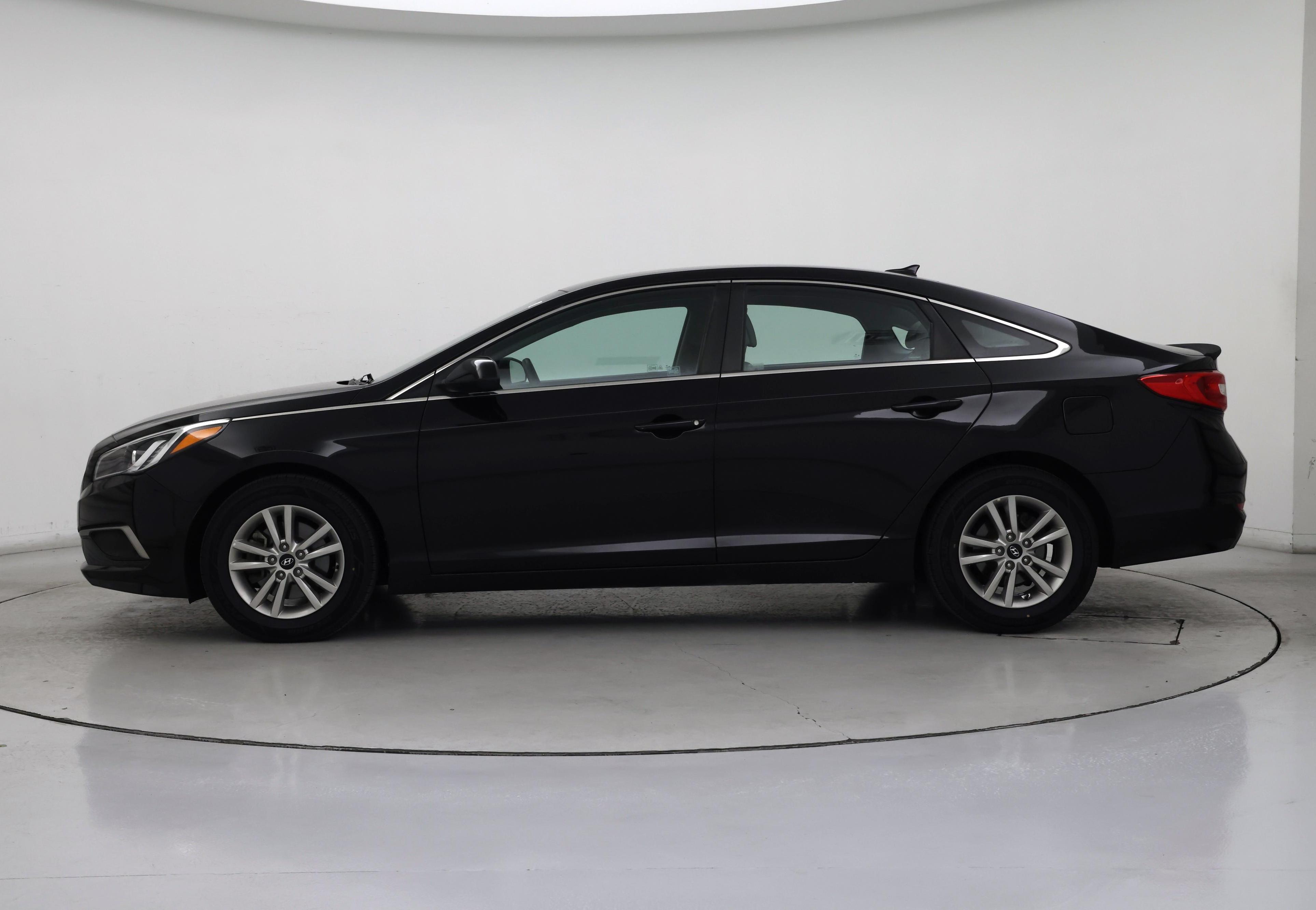 Thumbnail: 2016 Hyundai Sonata - 3