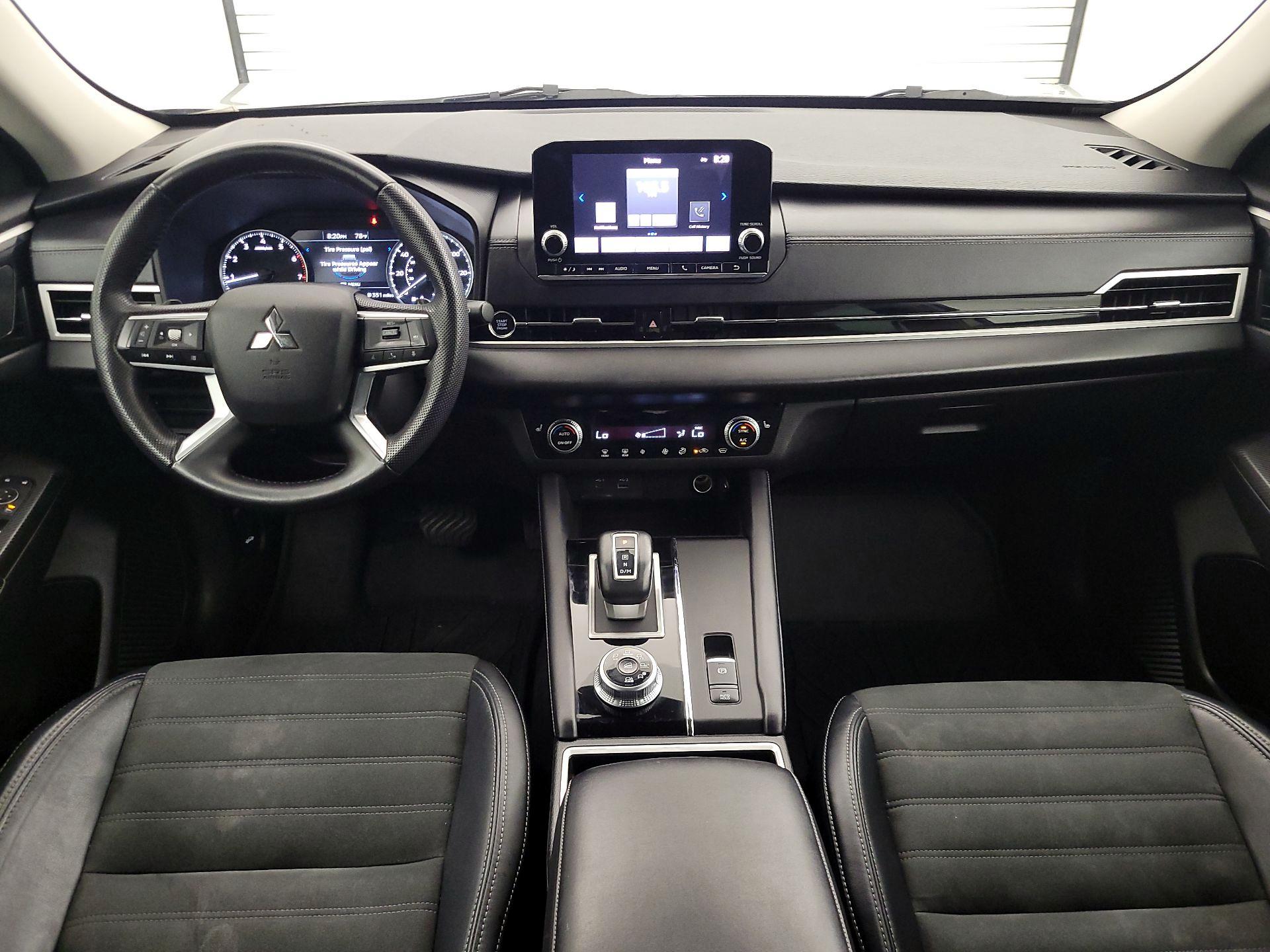 Thumbnail: 2023 Mitsubishi Outlander - 9